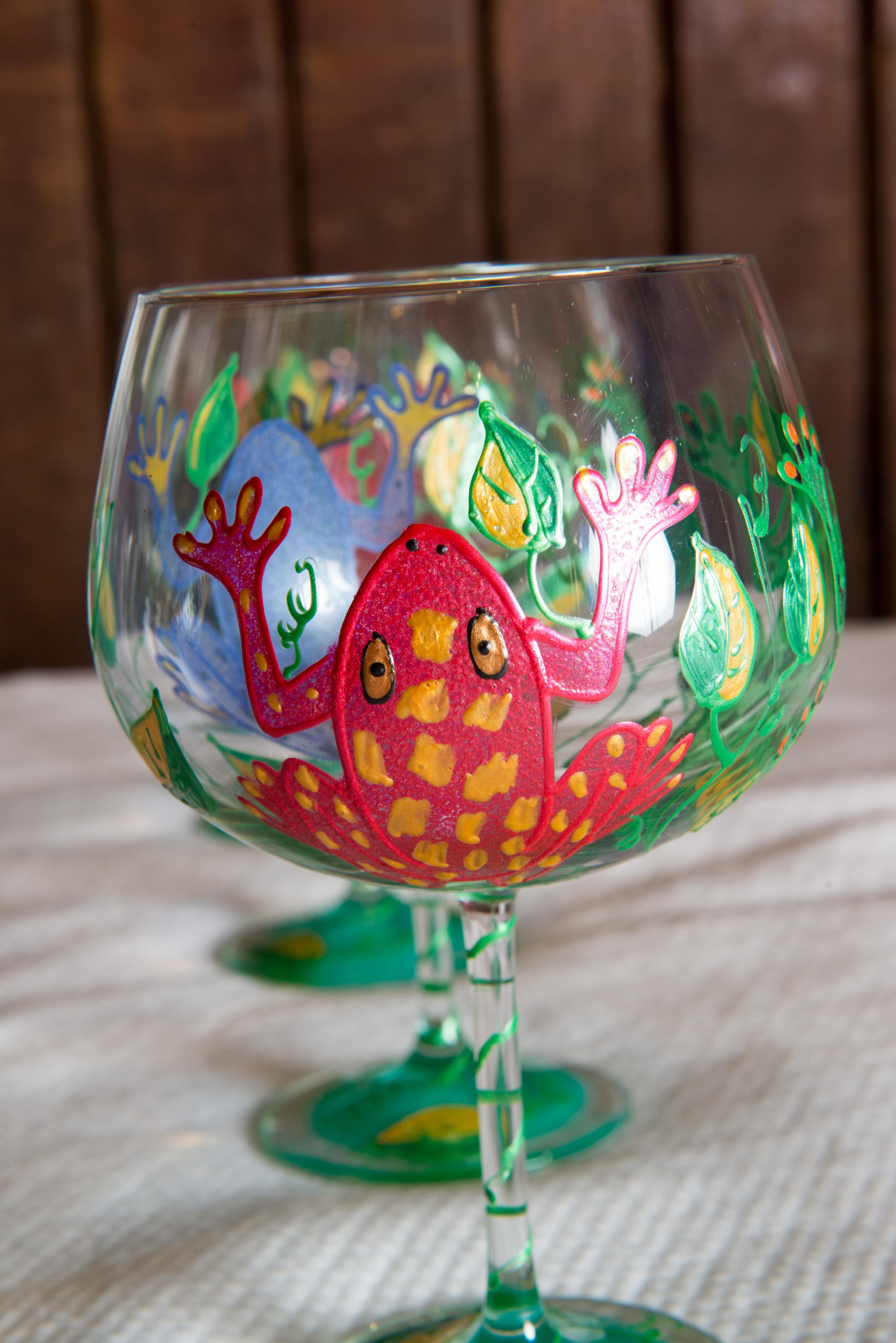 American Set of 8 Red Wine Wine Frog Glasses For Sale