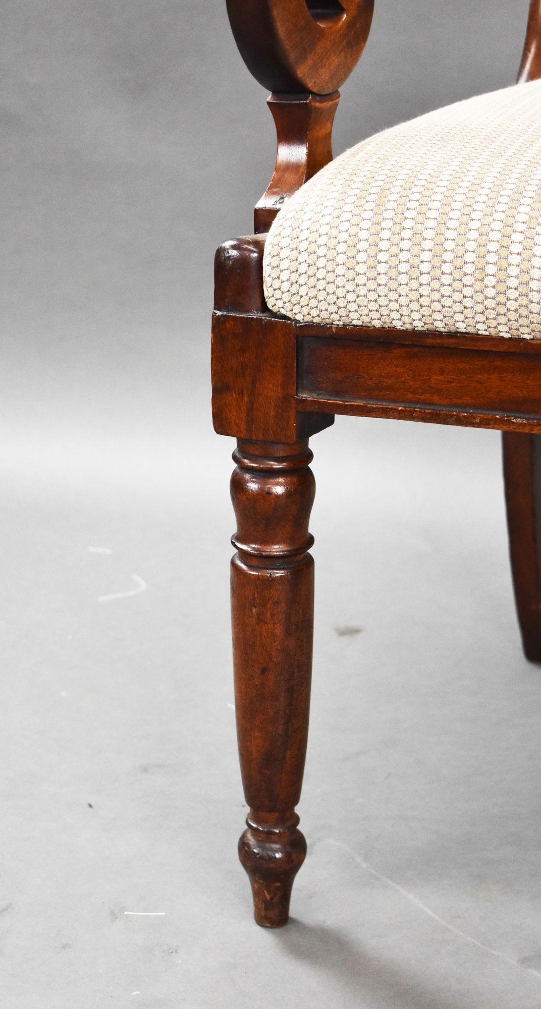 Set di 8 sedie da pranzo Regency in mogano in vendita 3