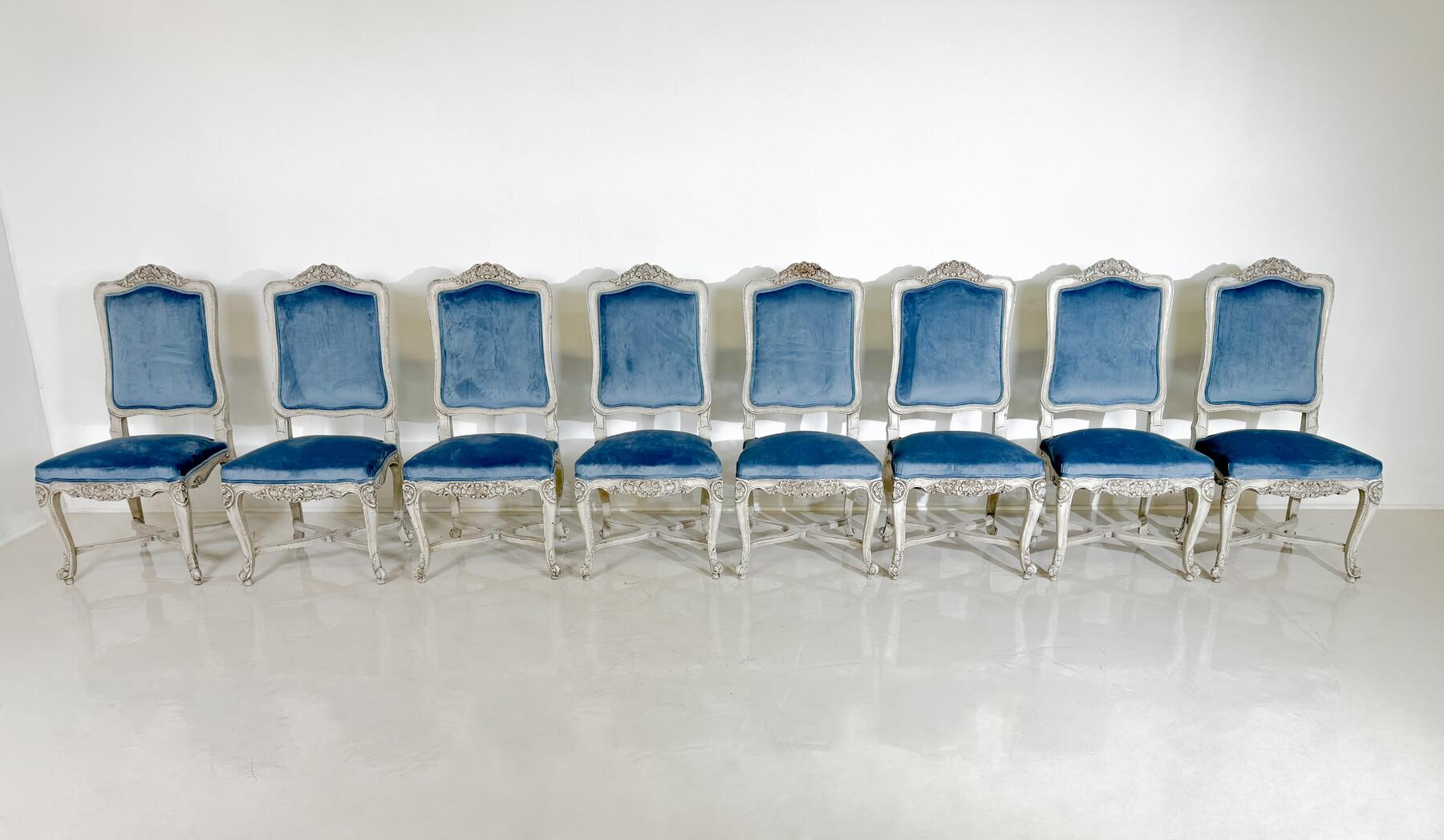 Satz von 8 Stühlen im Regency-Stil, hellblauer Samt und Holz, Belgien, 2000er Jahre (Belgisch) im Angebot