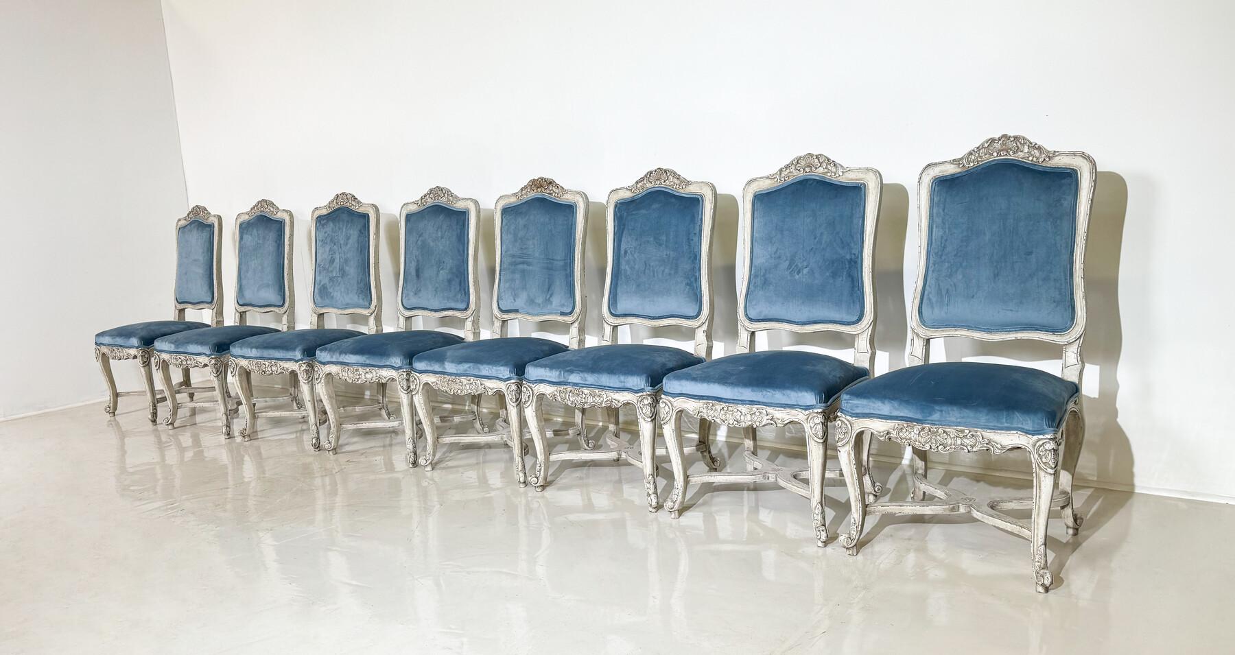 Satz von 8 Stühlen im Regency-Stil, hellblauer Samt und Holz, Belgien, 2000er Jahre im Zustand „Gut“ im Angebot in Brussels, BE