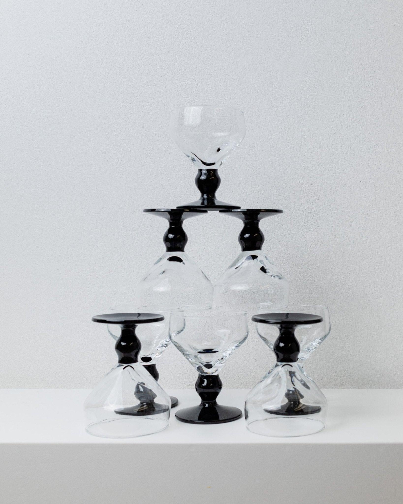 Set of 8 Retro Drinking Glasses Postmodern Memphis Style, 1980s For Sale 2