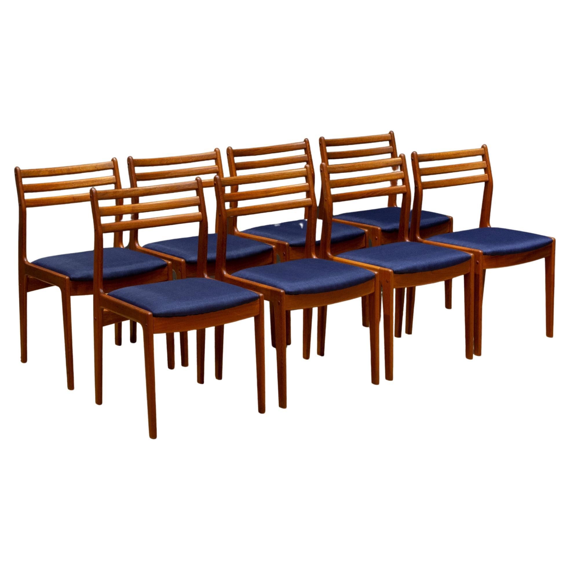 Ensemble de 8 chaises de salle à manger danoises en teck du milieu du siècle dernier, c.1960