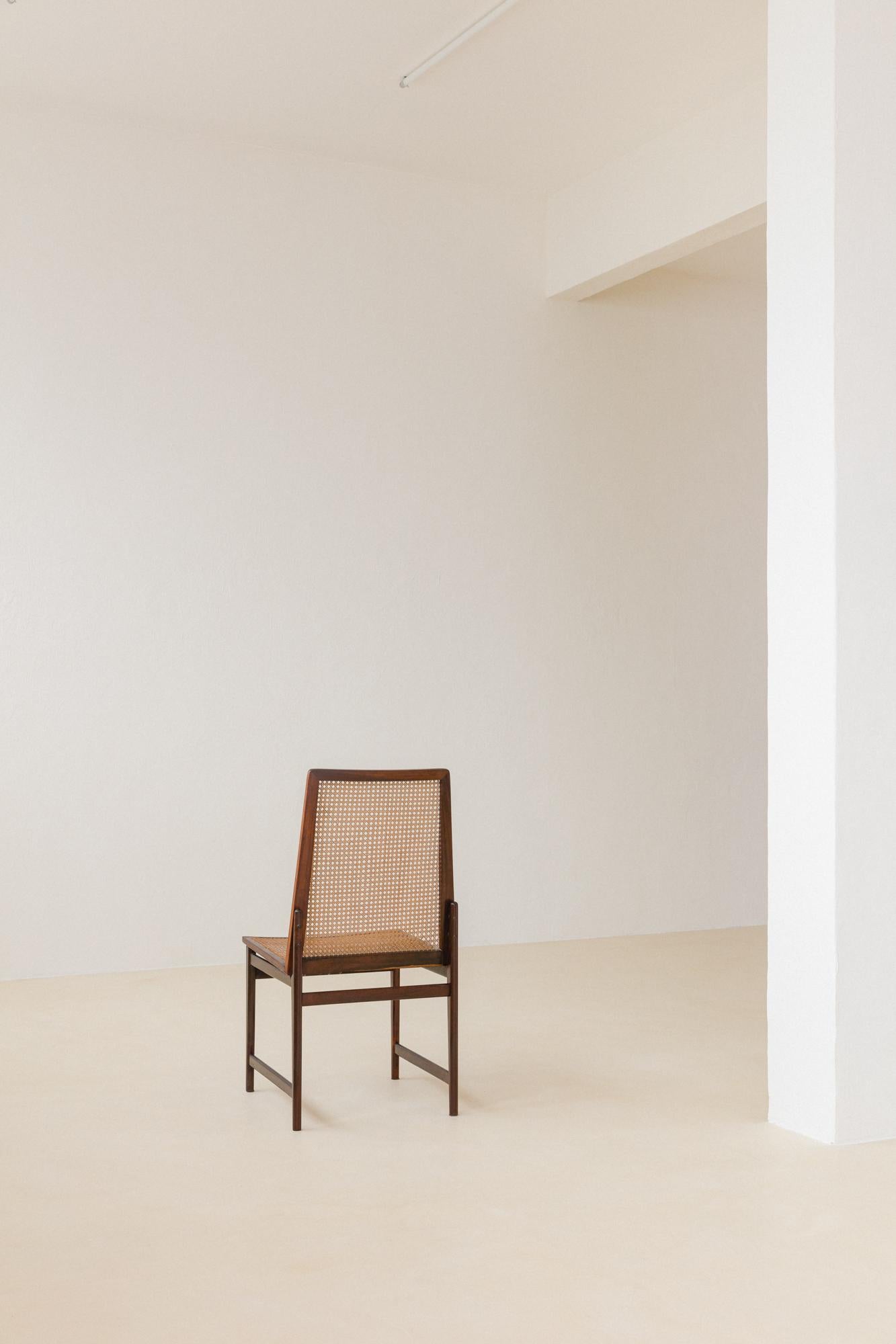 8 Stühle aus Rosenholz und Rohrgeflecht von Móveis Cantù, 1960er Jahre, brasilianische Mitte des Jahrhunderts im Angebot 4