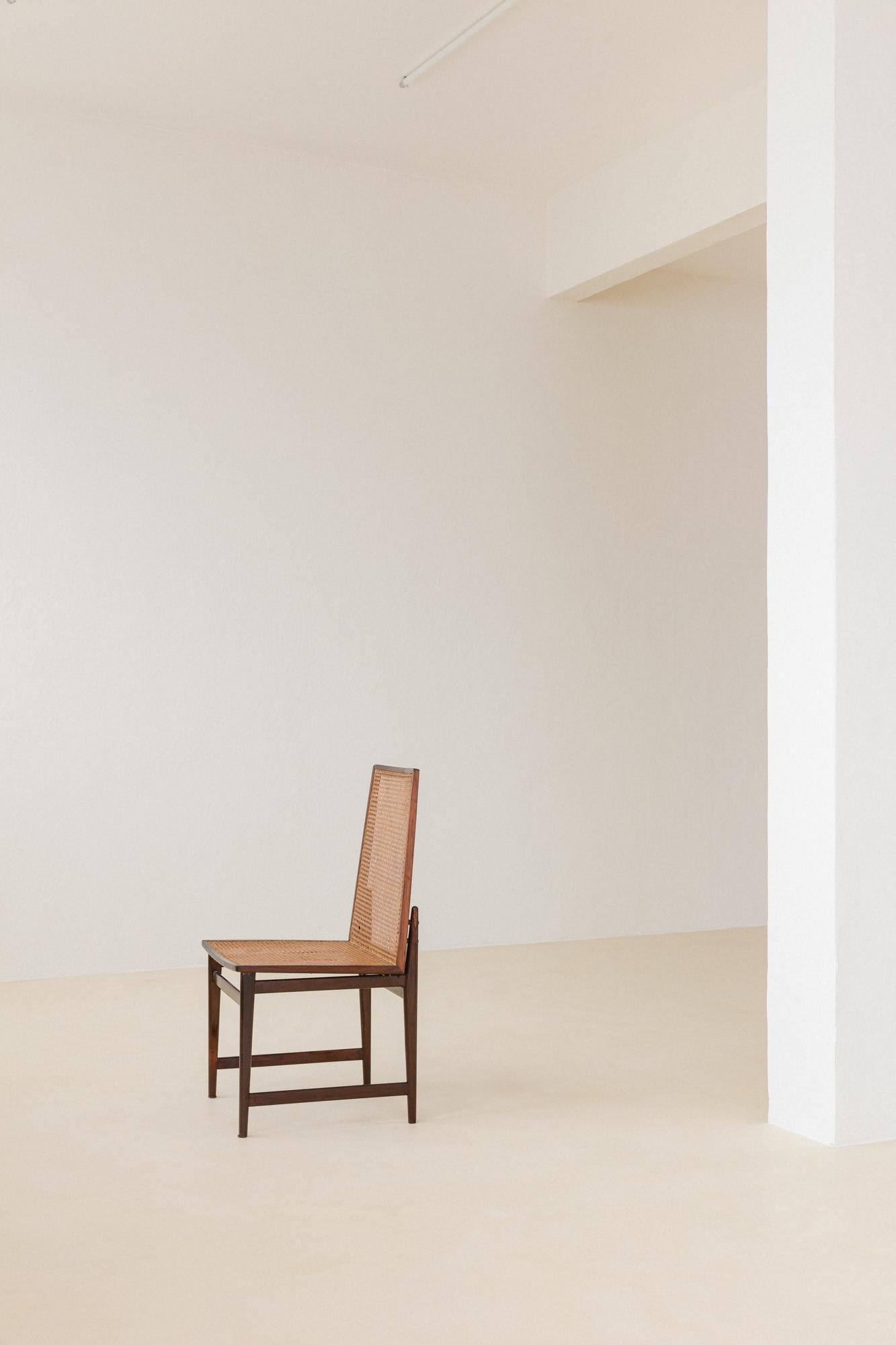 8 Stühle aus Rosenholz und Rohrgeflecht von Móveis Cantù, 1960er Jahre, brasilianische Mitte des Jahrhunderts im Angebot 6