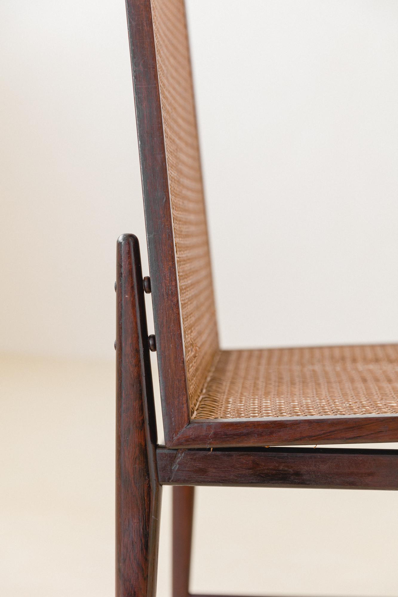 8 Stühle aus Rosenholz und Rohrgeflecht von Móveis Cantù, 1960er Jahre, brasilianische Mitte des Jahrhunderts (Handgewebt) im Angebot