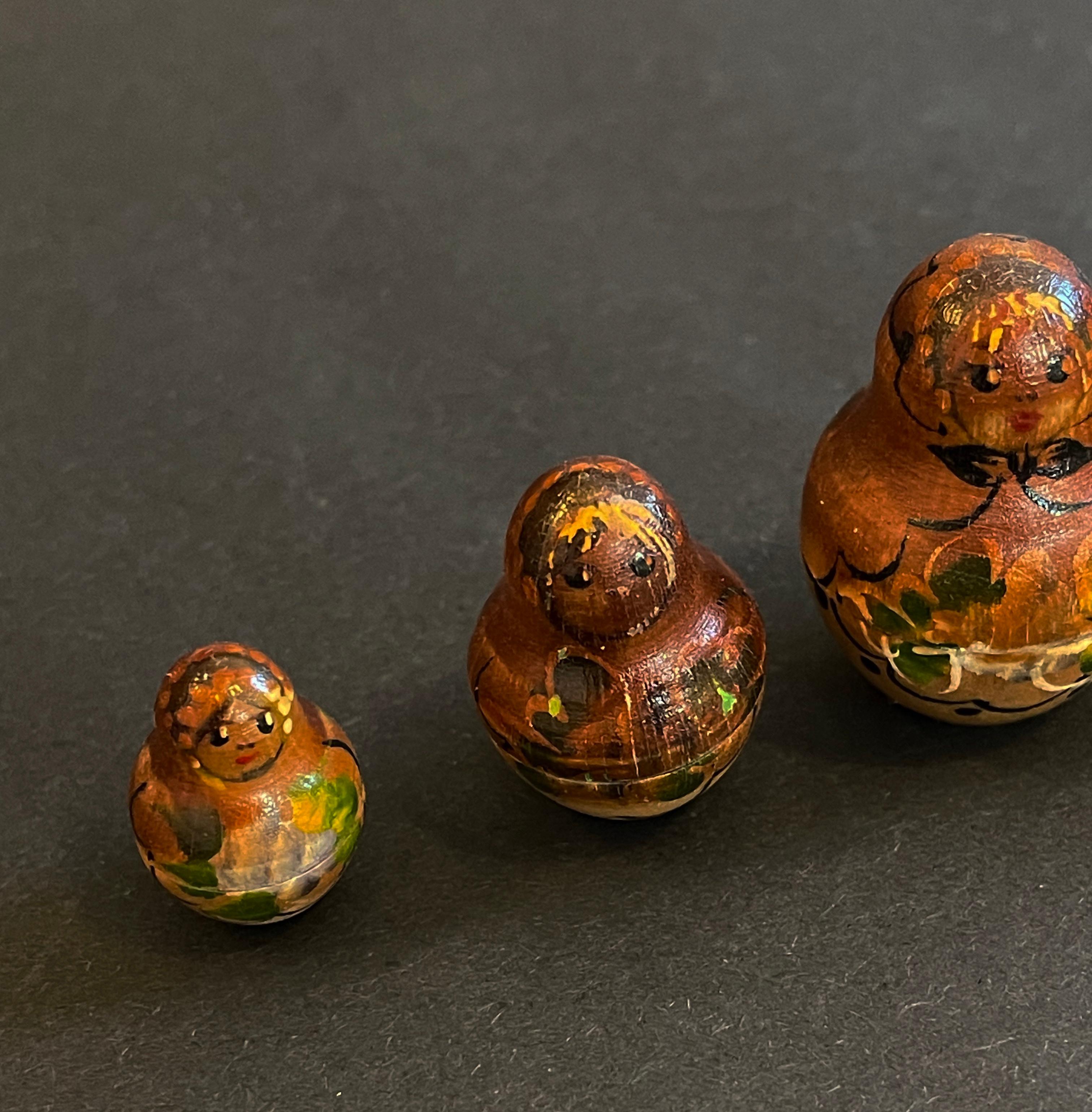 Set of 8 Russian Matryoshka Dolls Hand Painted Khokhloma, Early/Mid 20th Century For Sale 2