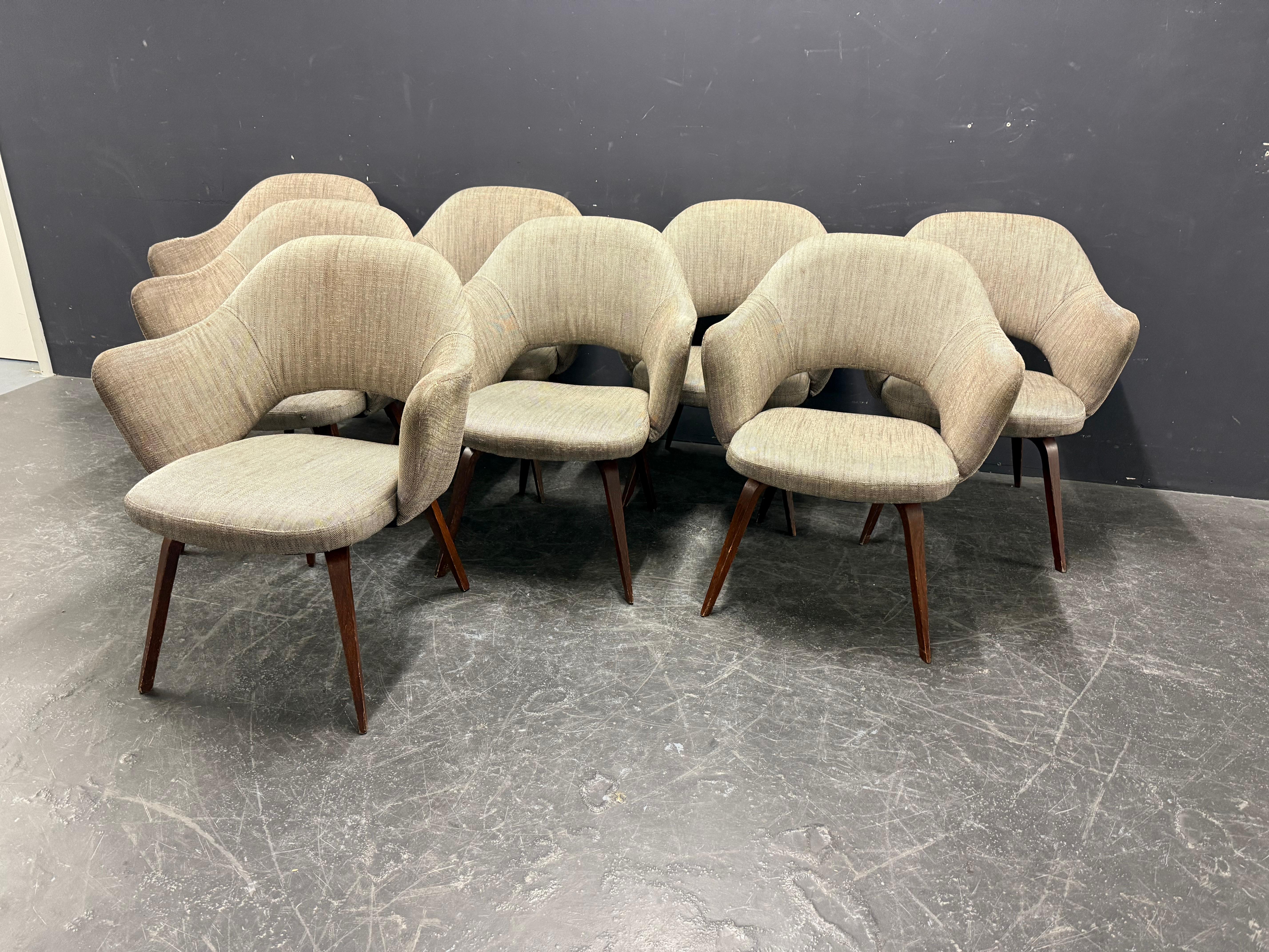 set di 8 poltrone saarinen con gambe in legno In condizioni deteriorate a Munich, DE