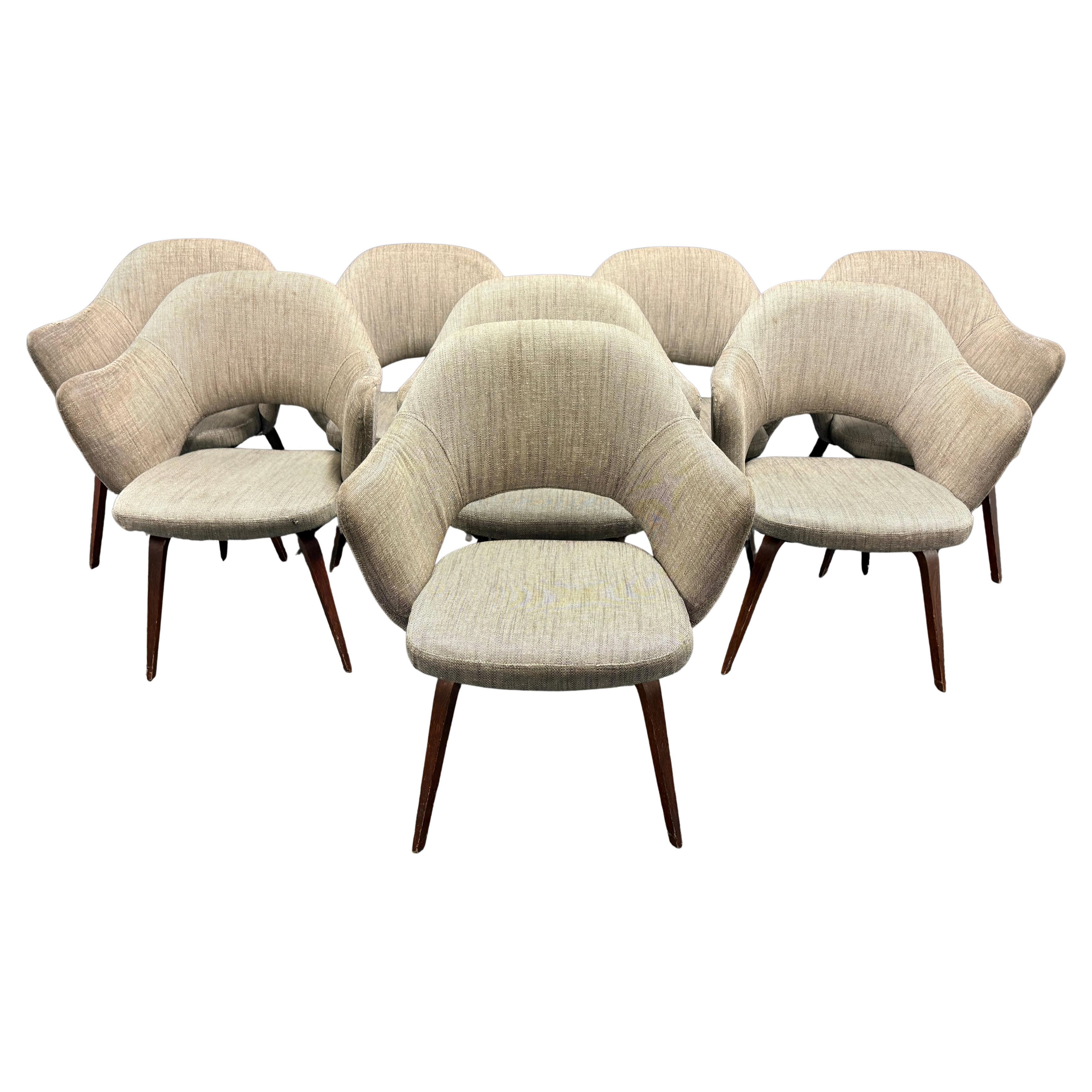 set di 8 poltrone saarinen con gambe in legno