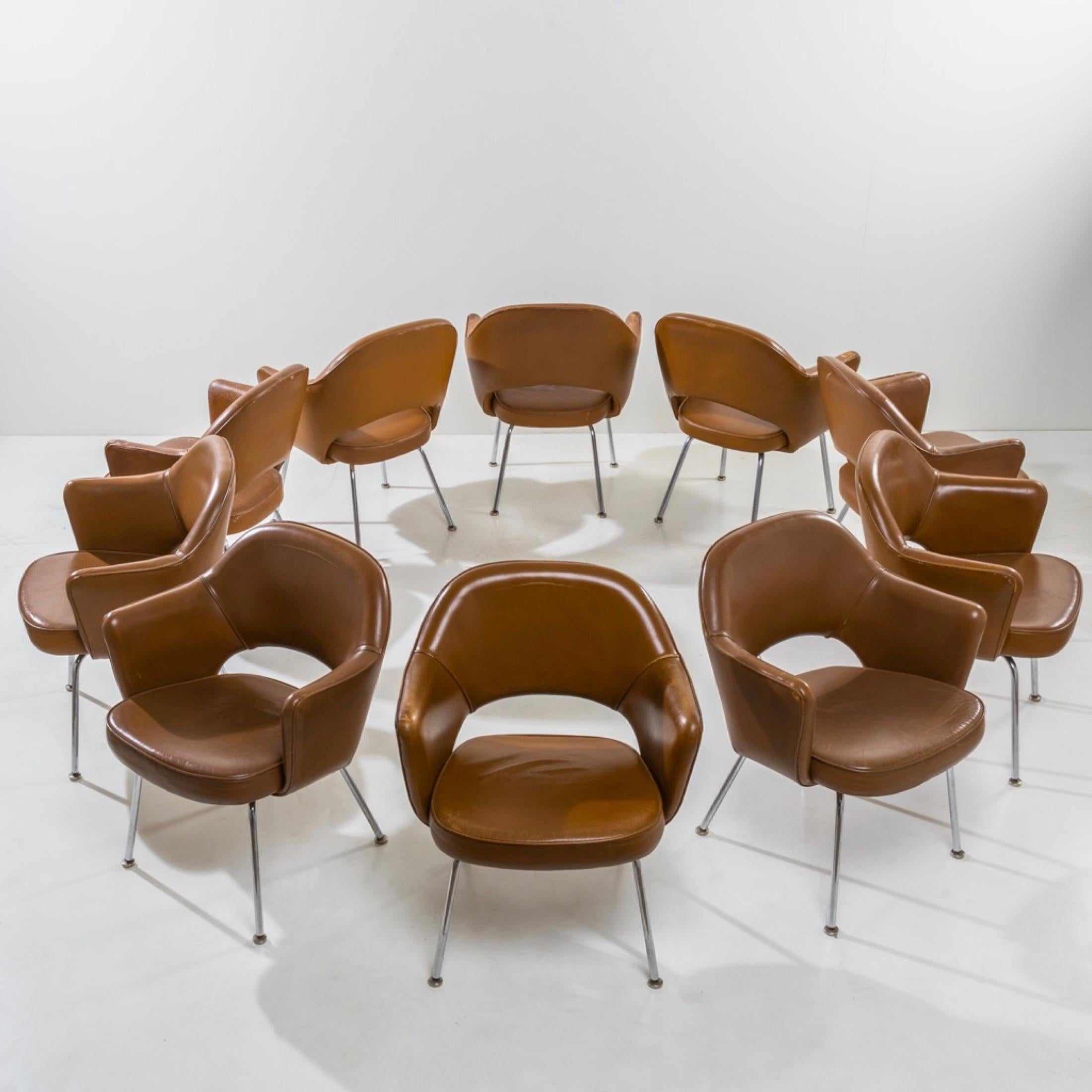 American Set of 8 Saarinen Executive chairs by Eero Saarinen – Knoll International For Sale