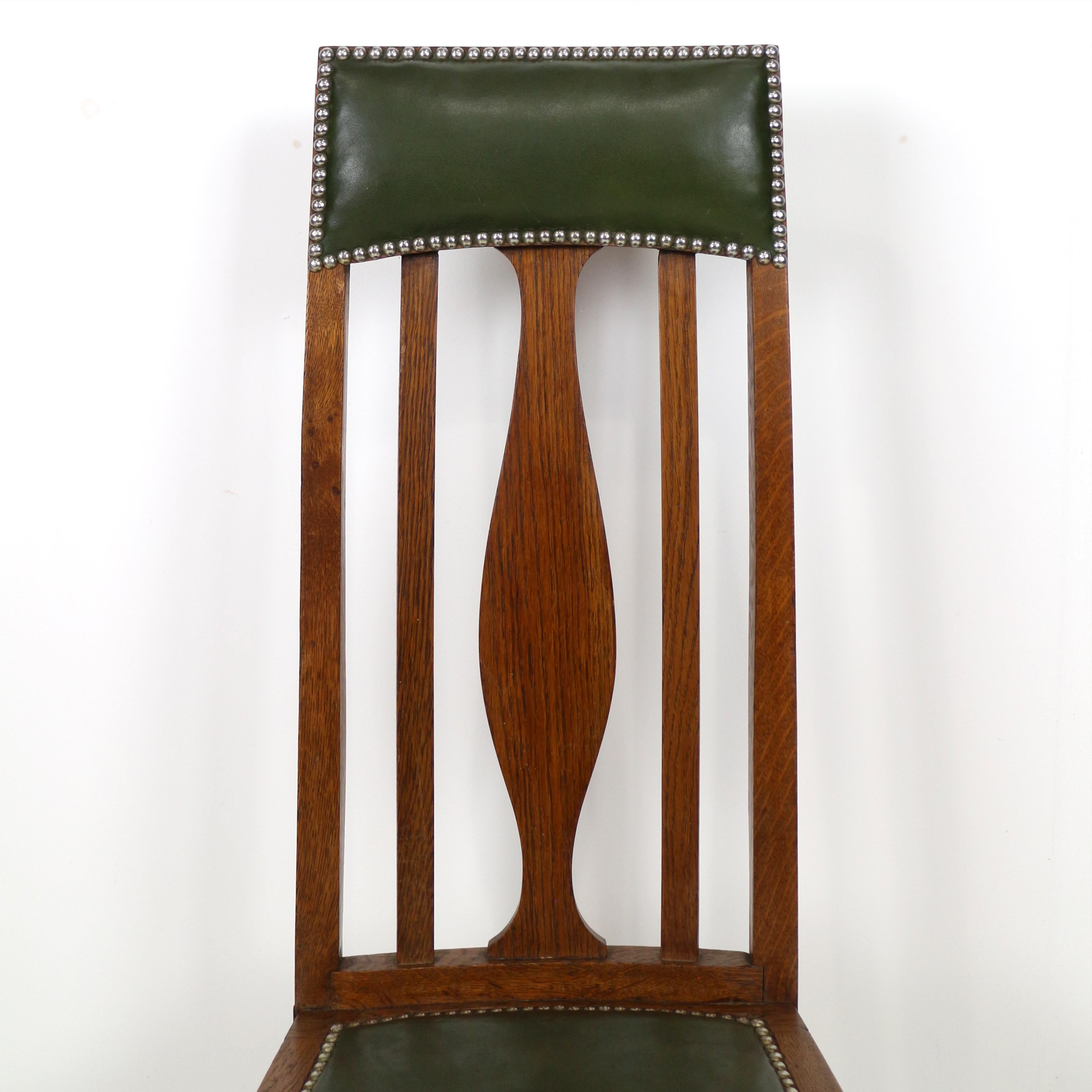 Set di 8 sedie da pranzo scozzesi Arts & Crafts in Oak Oak Attrib. E.A. Taylor in vendita 7