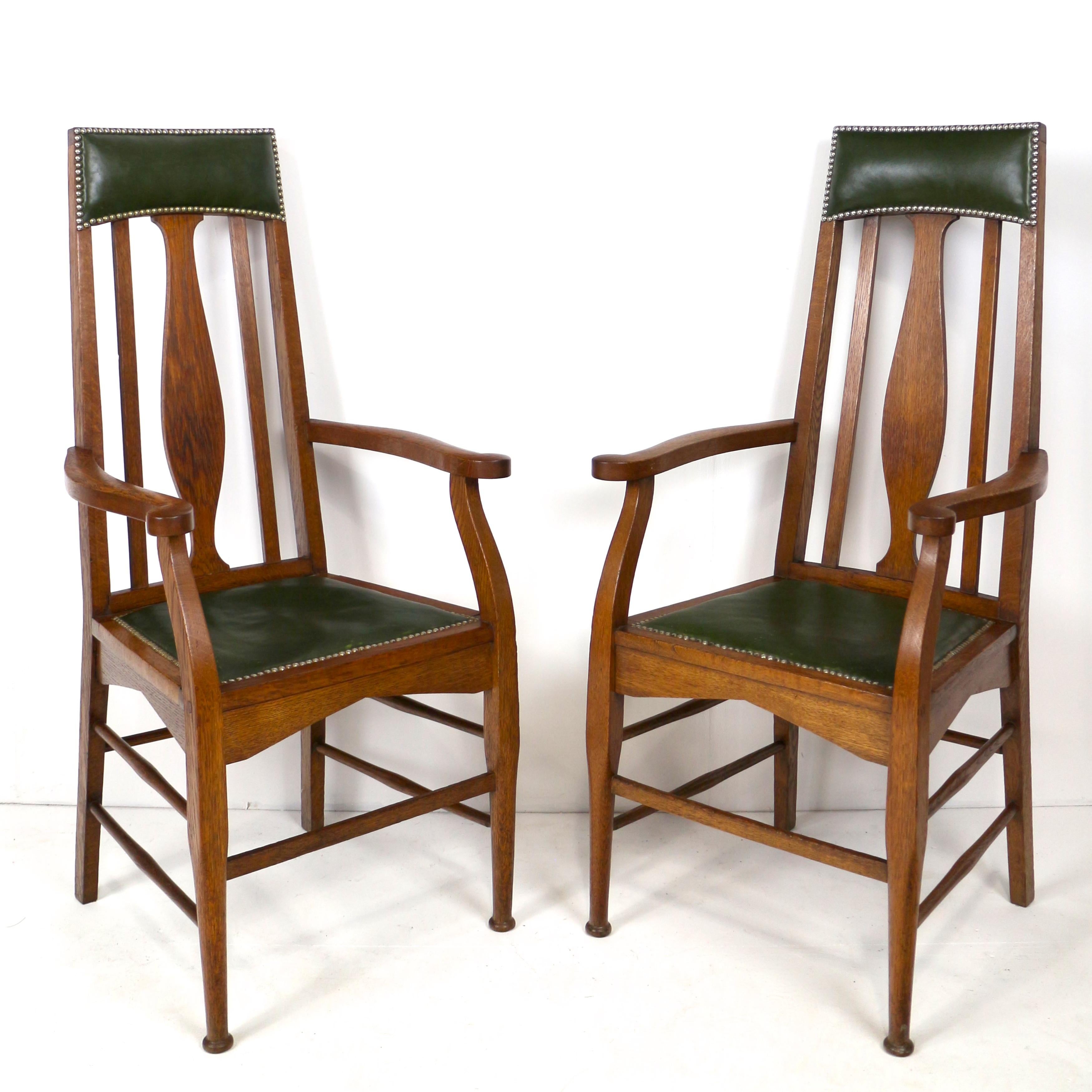 Pelle Set di 8 sedie da pranzo scozzesi Arts & Crafts in Oak Oak Attrib. E.A. Taylor in vendita