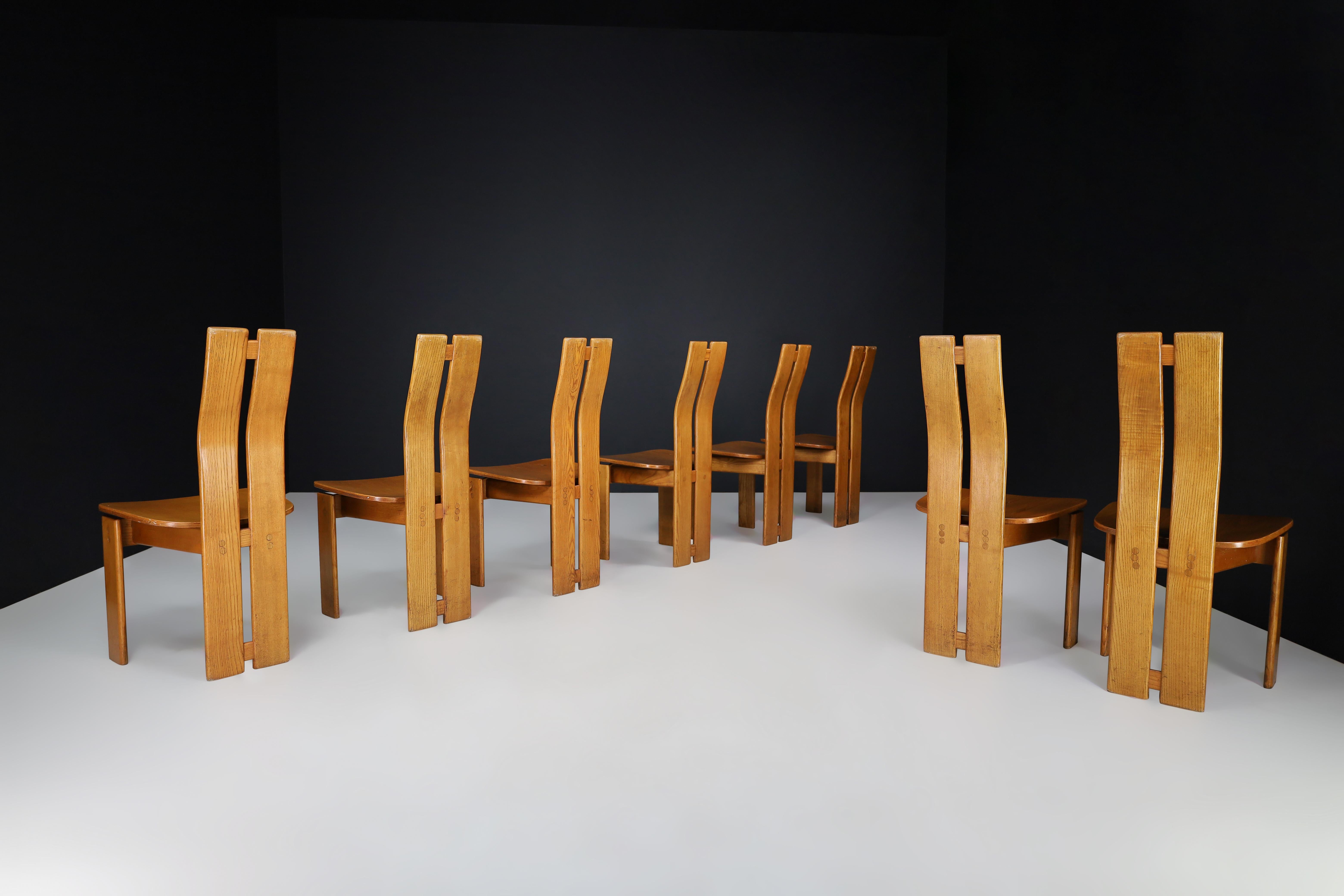 French Set of 8 Sculptural Dining Chairs in Ash, France, 1970s For Sale