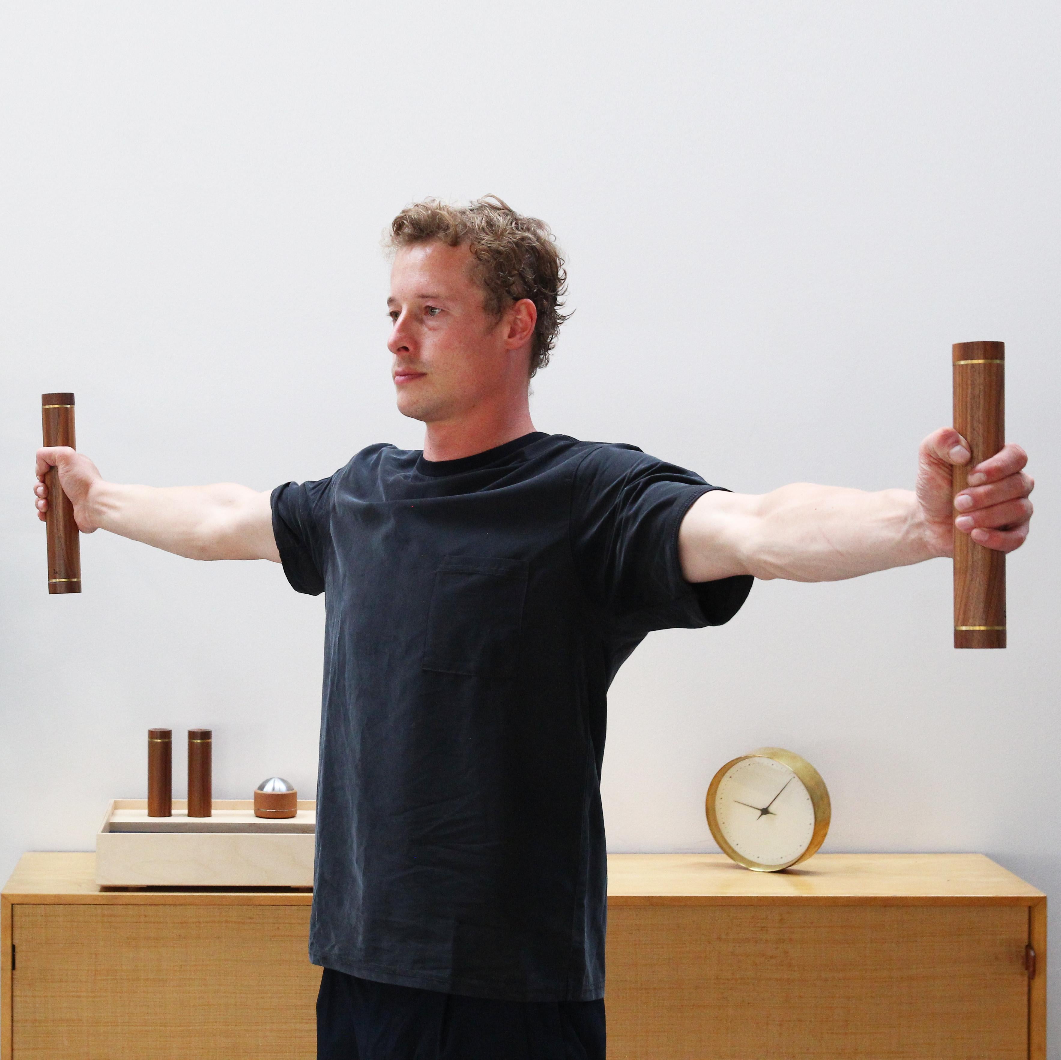 Set von 8 skulpturalen Dumbbells aus Nussbaumholz von Kenko Studio, Deutschland im Angebot 2