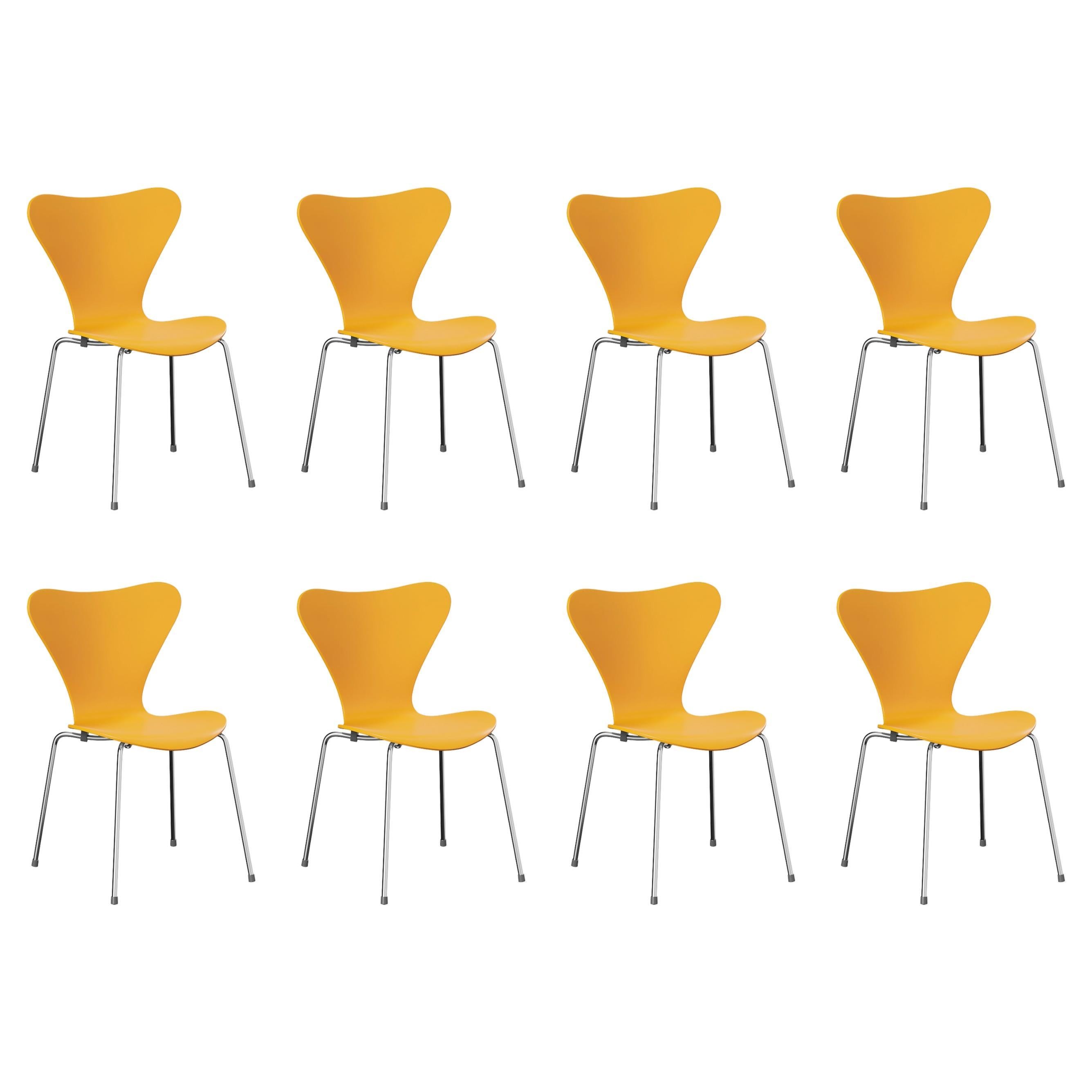 Ensemble de 8 chaises Series 7, jaune brûlé et chrome acier d'Arne Jacobsen