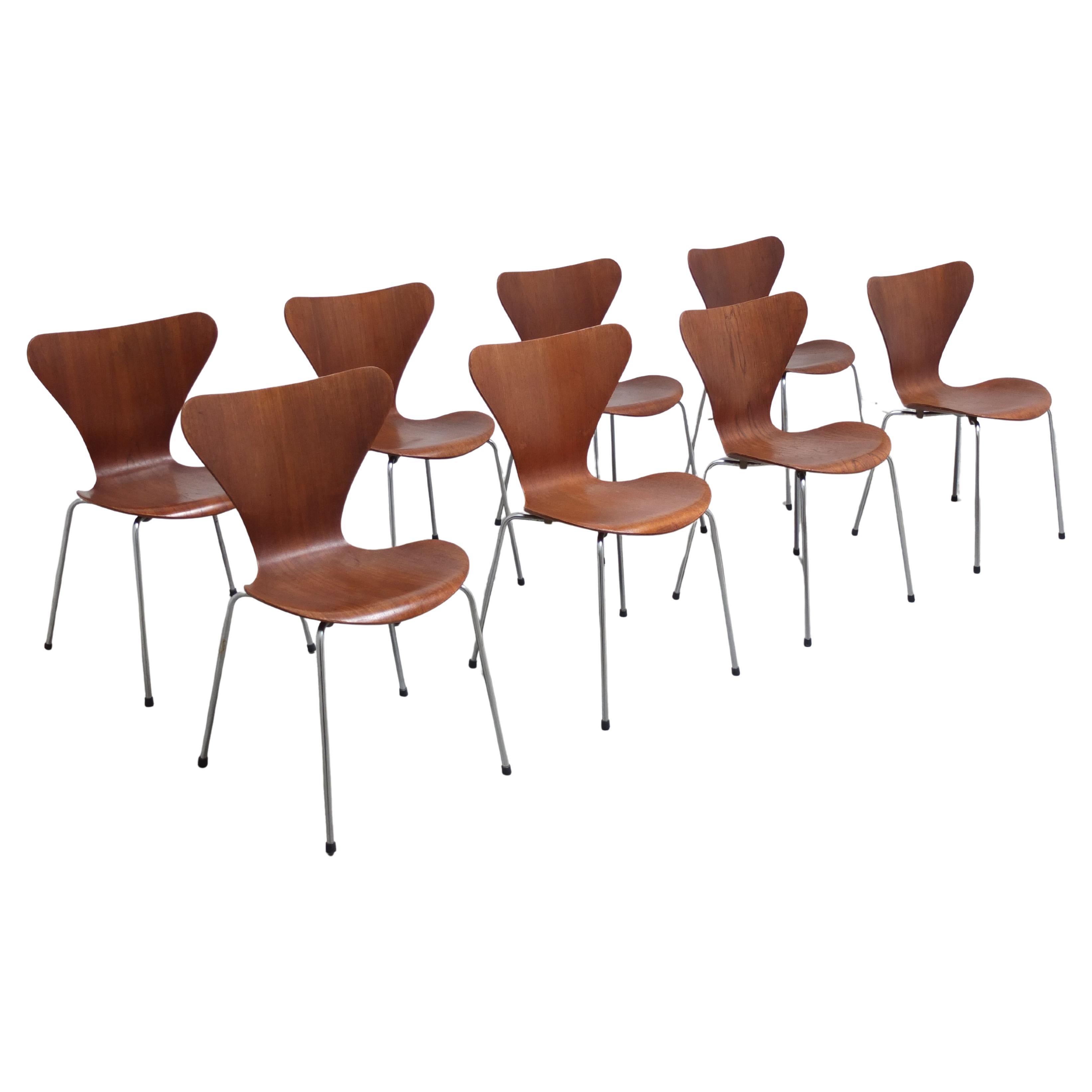 Satz von 8 Stühlen der 'Serie 7' aus Teakholz von Arne Jacobsen für Fritz Hansen, 1955