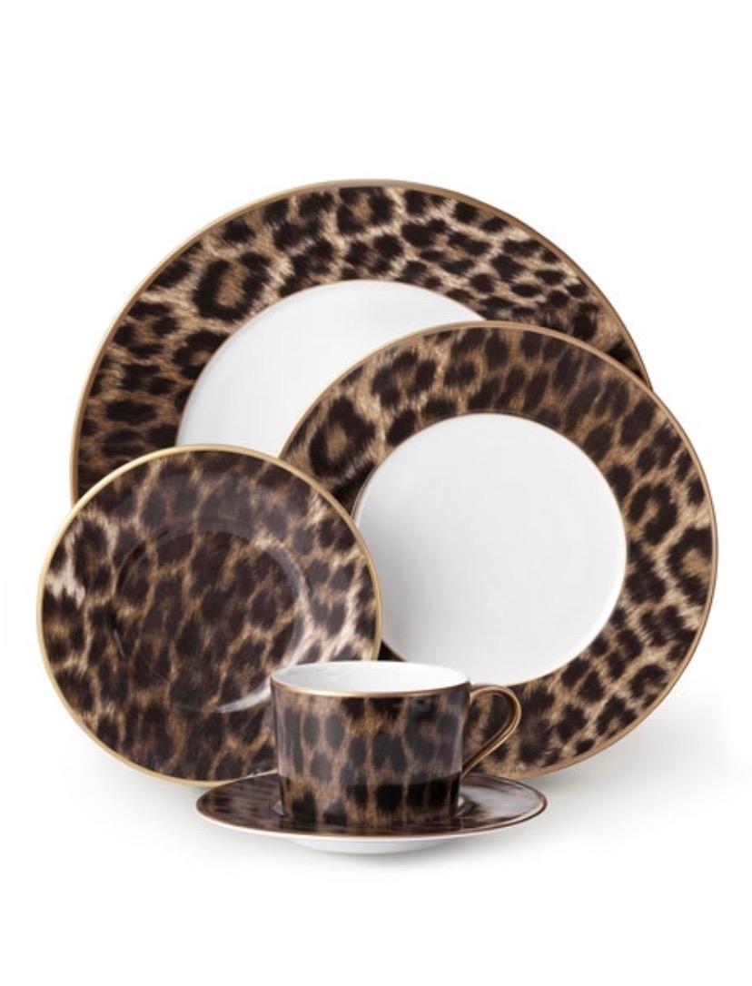 A set of eight (8) place settings in the Hutchinson pattern made by Wedgwood by Ralph Lauren Home. Made in Portugal, circa 2018.

Features a rich brown and white leopard pattern. This pattern has been discontinued.

Each of the eight (8)