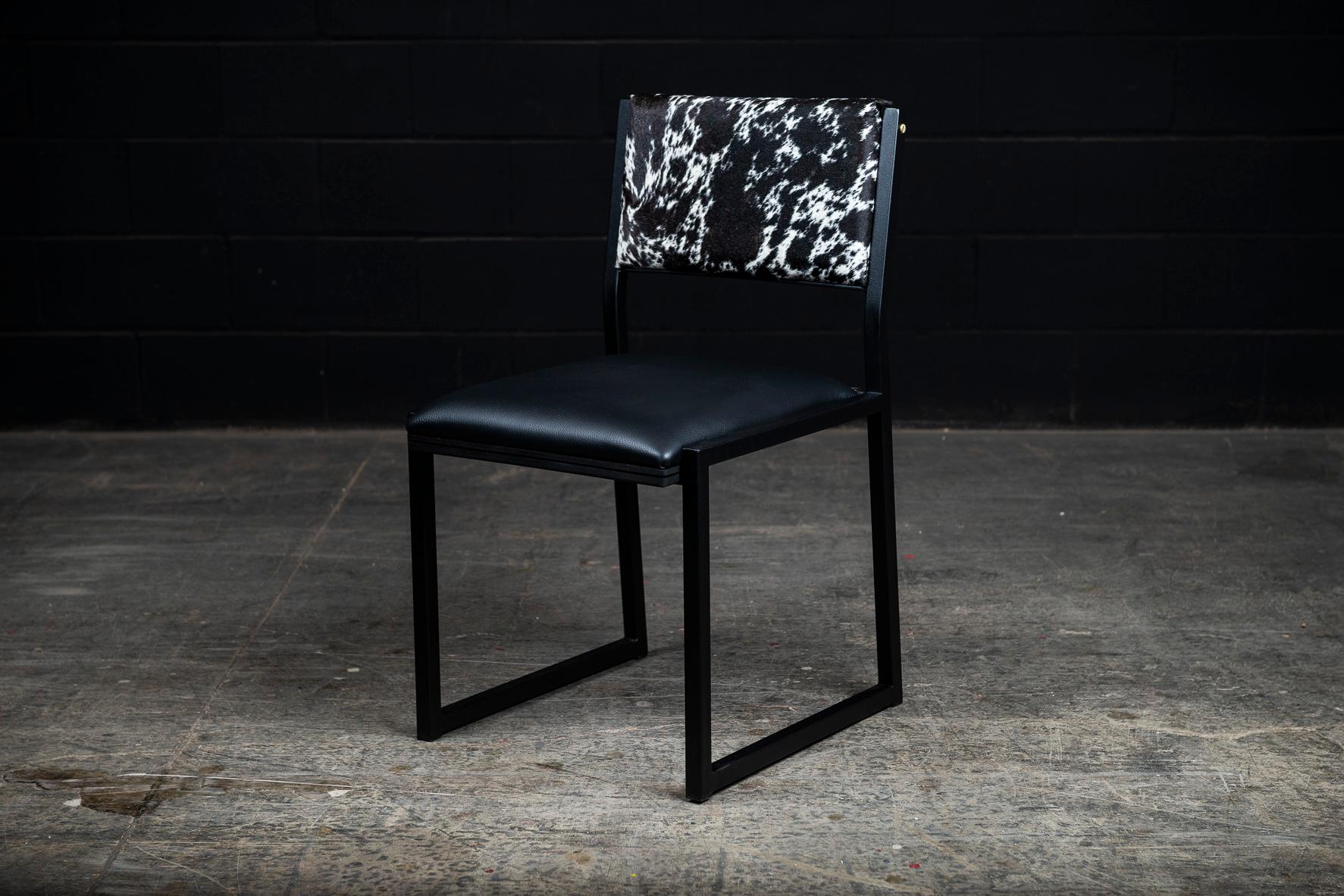 8x Shaker Moderner Stuhl, von Ambrozia, Salz- und Pfefferstreuer, Rindsleder und schwarzes Leder (Kanadisch) im Angebot