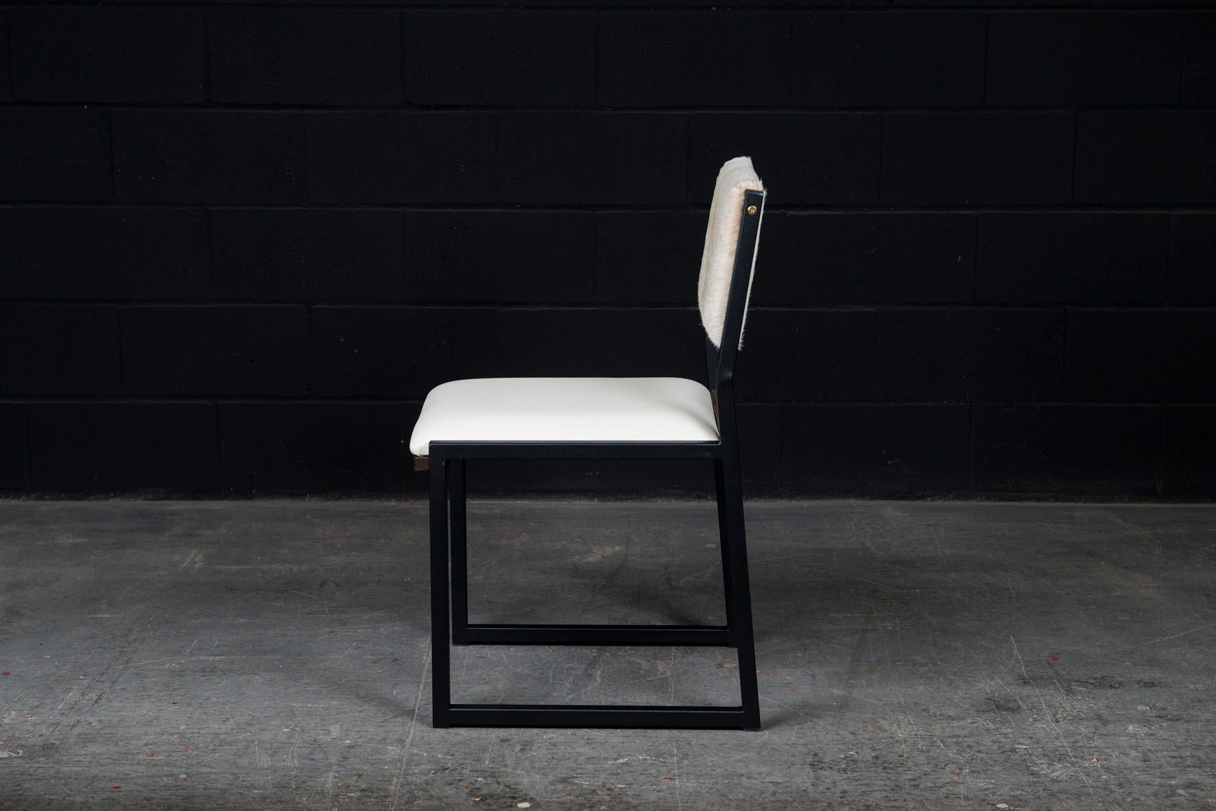 XXIe siècle et contemporain 8x chaises d'appoint modernes Shaker d'Ambrozia, noyer, acier noir, cuir et peau de vache en vente