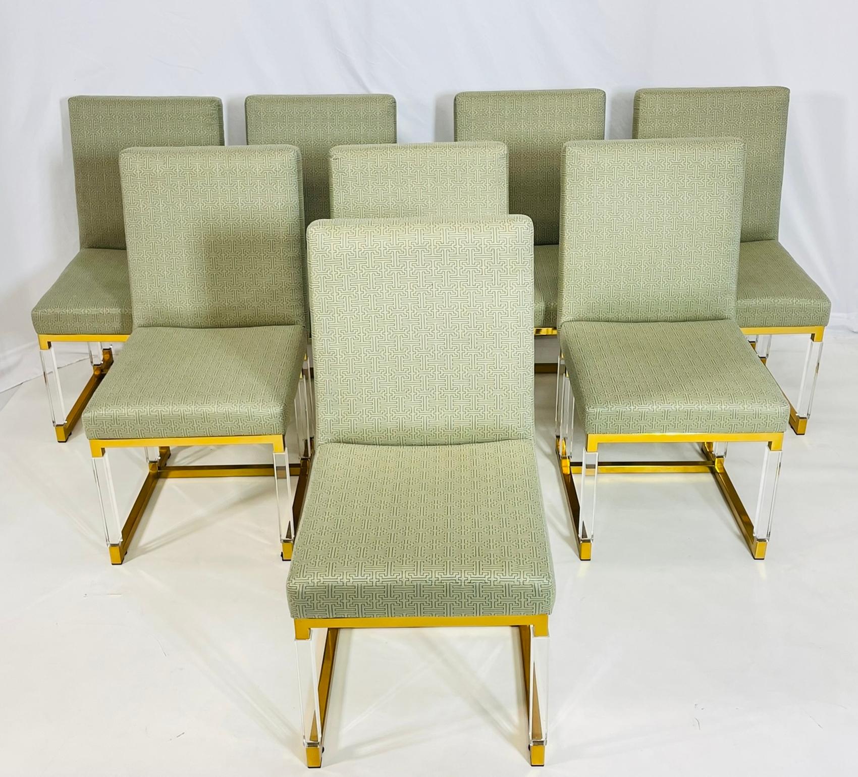 Americano Set di 8 sedie da pranzo in lucite e ottone firmate Charles Hollis Jones, linea metrica in vendita