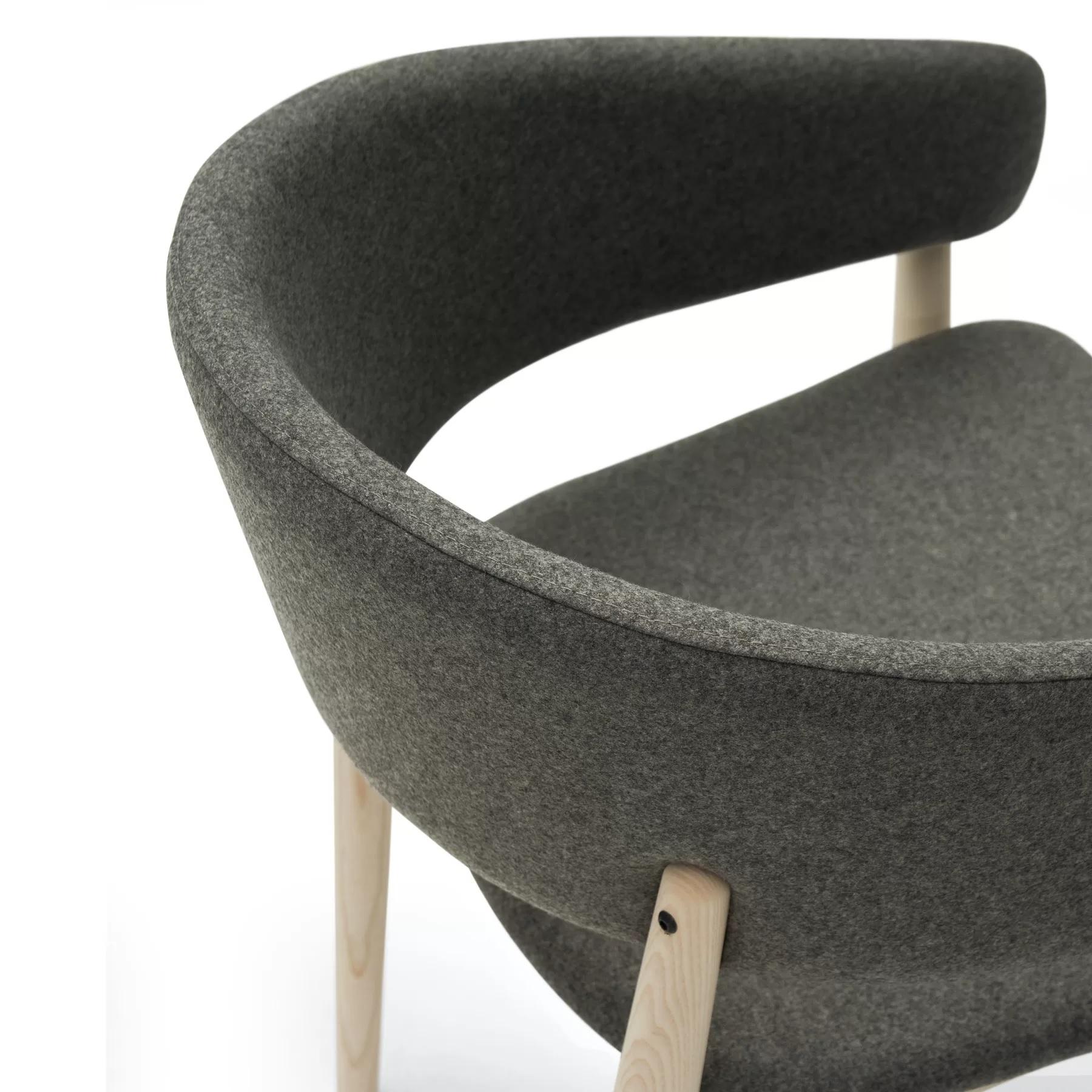 Set Of 8 Slope Dining Chairs Featuring an Ergonomic Backrest (21. Jahrhundert und zeitgenössisch) im Angebot