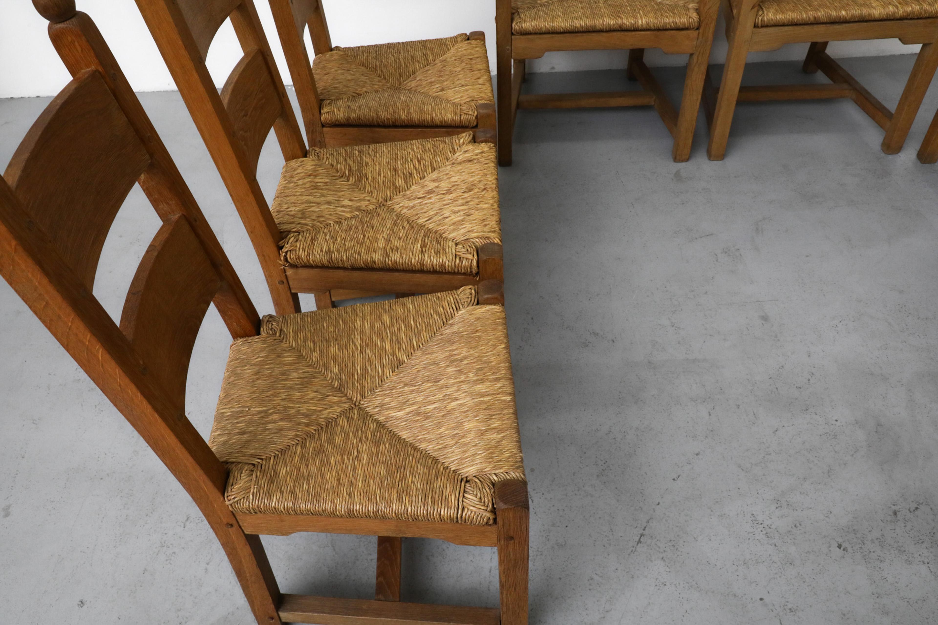 Set of 8 Solid Oak Quaker Style Dining Chairs with Rush Seats In Good Condition In Los Angeles, CA