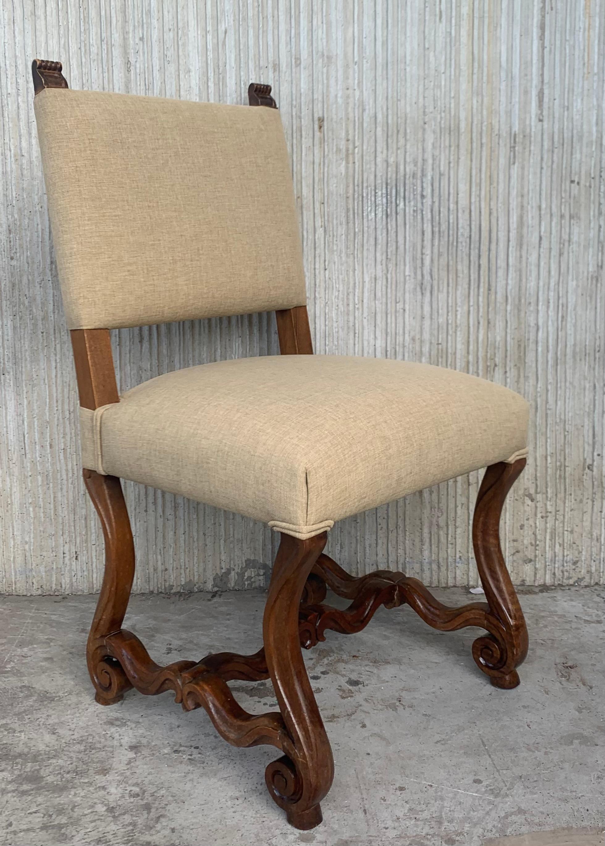 Set of  Eight Spanish Carved Walnut Dining Chairs In Good Condition For Sale In Miami, FL