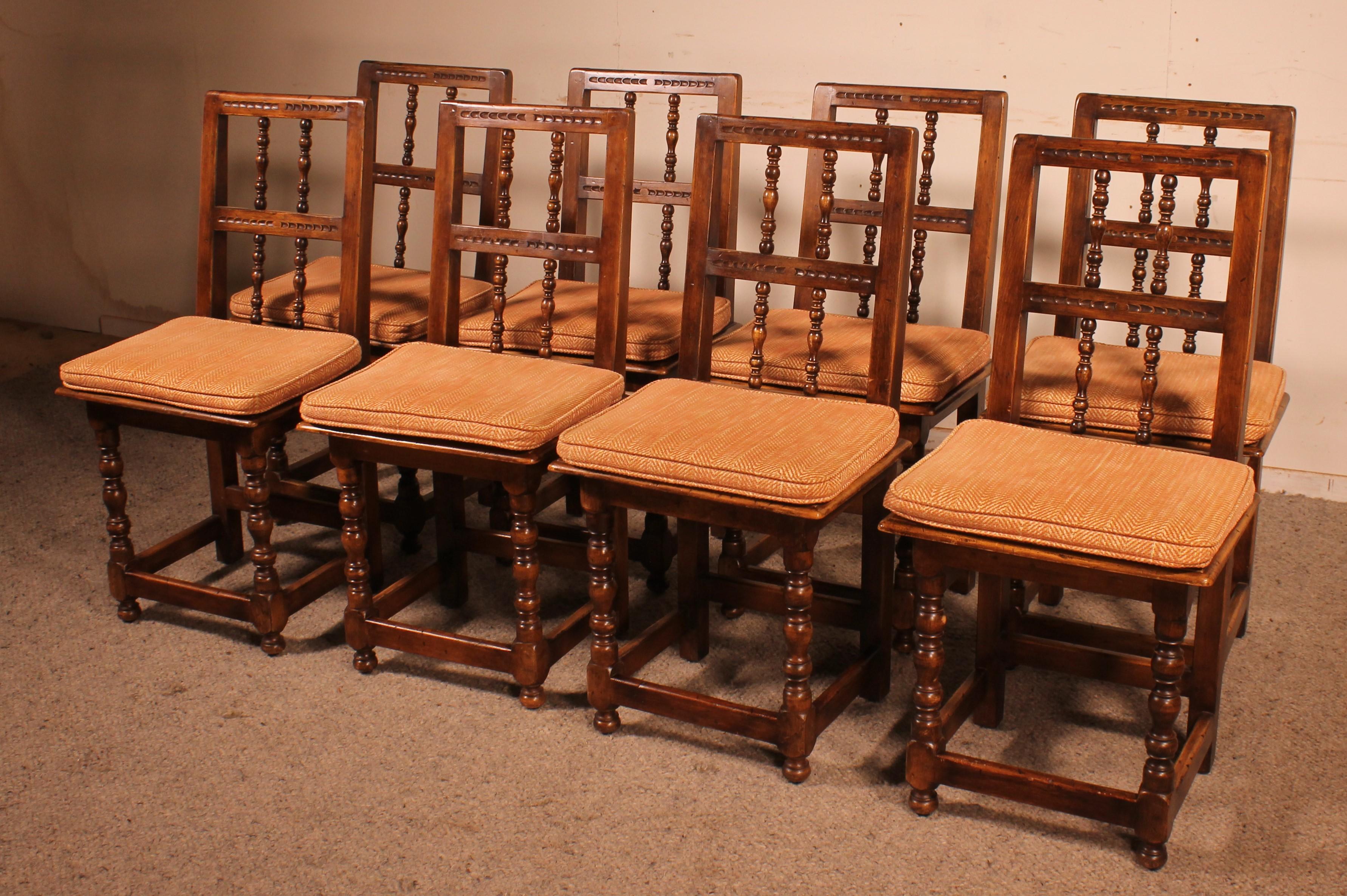 lovely set of 8 Spanish chairs

Very nice set that stands out for its good quality and small size. Indeed it is a small model of chairs

Very nice patina and in very good condition and solid

The chairs are comfortable and have a good seat height.