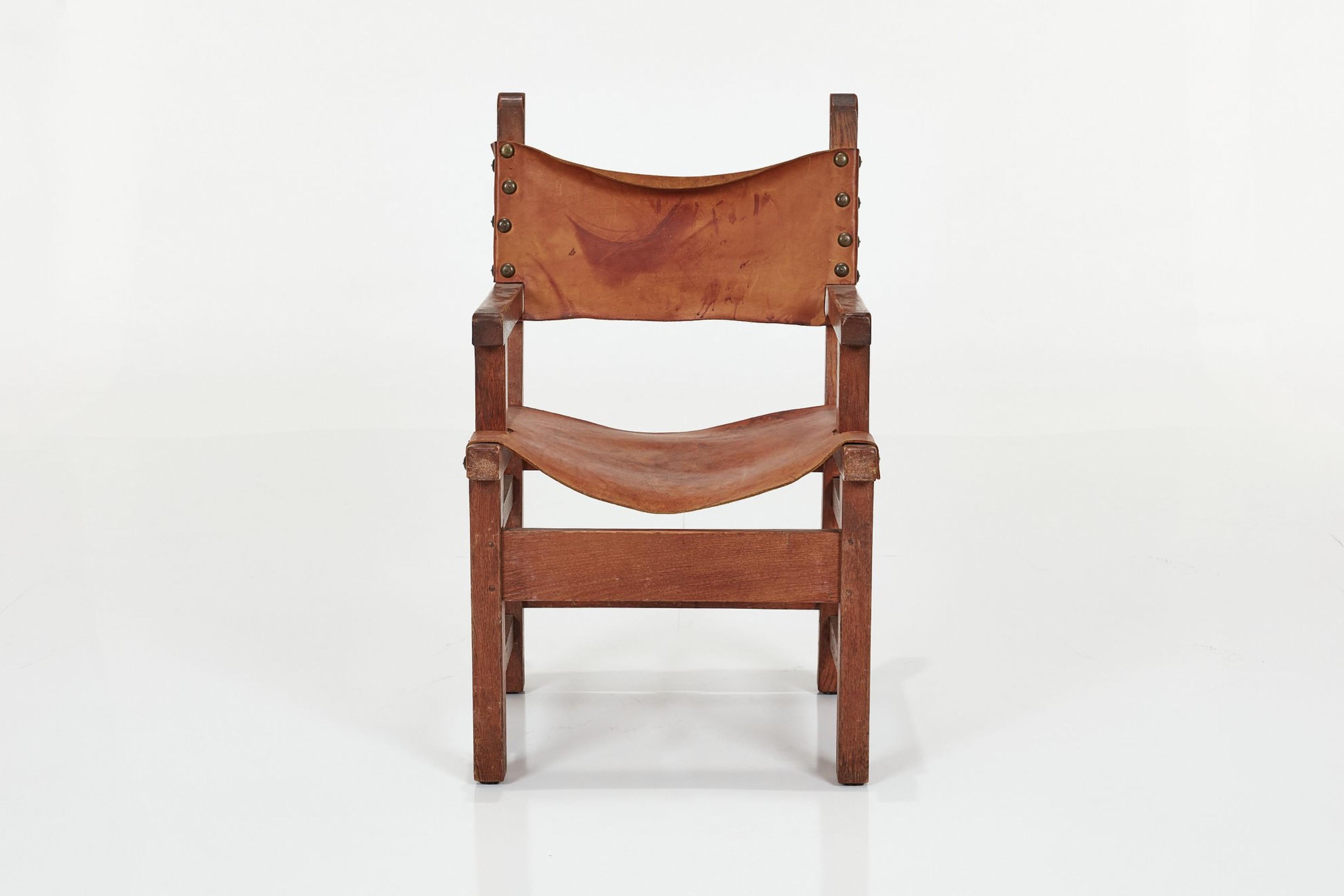 Set di 8 sedie da pranzo artigianali spagnole in Oak e pelle borchiata Cognac in vendita 2