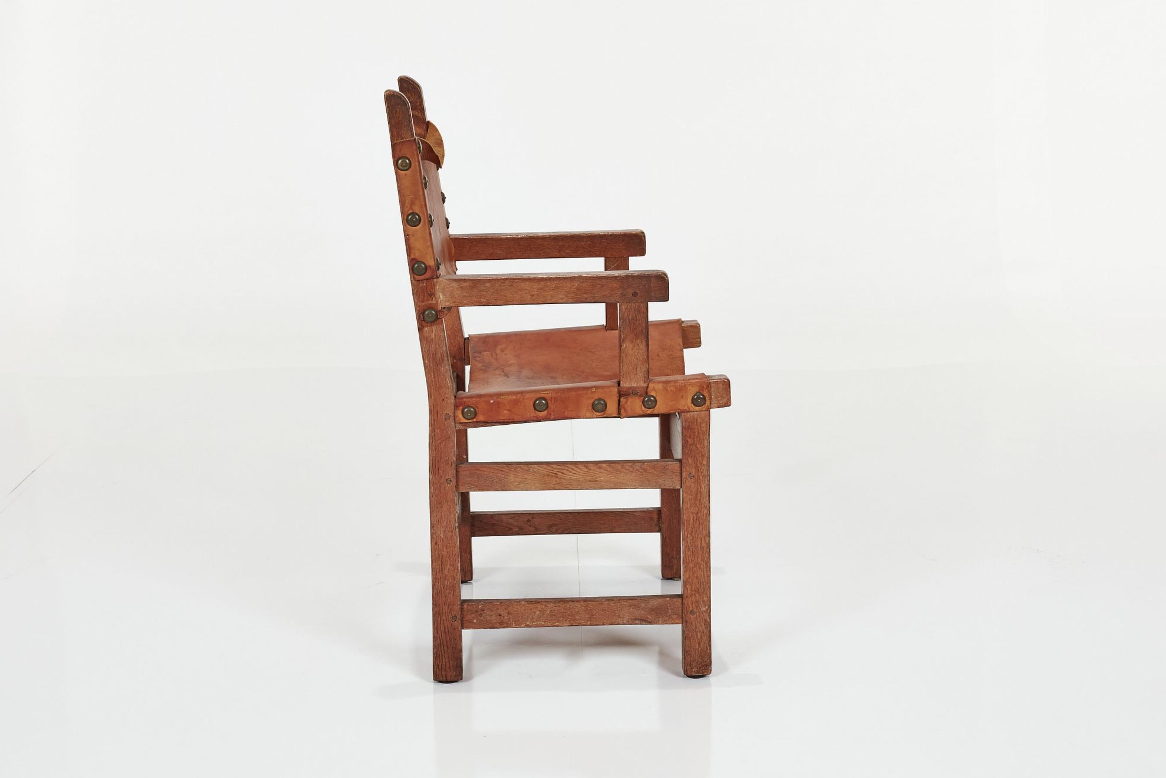 Set di 8 sedie da pranzo artigianali spagnole in Oak e pelle borchiata Cognac in vendita 10