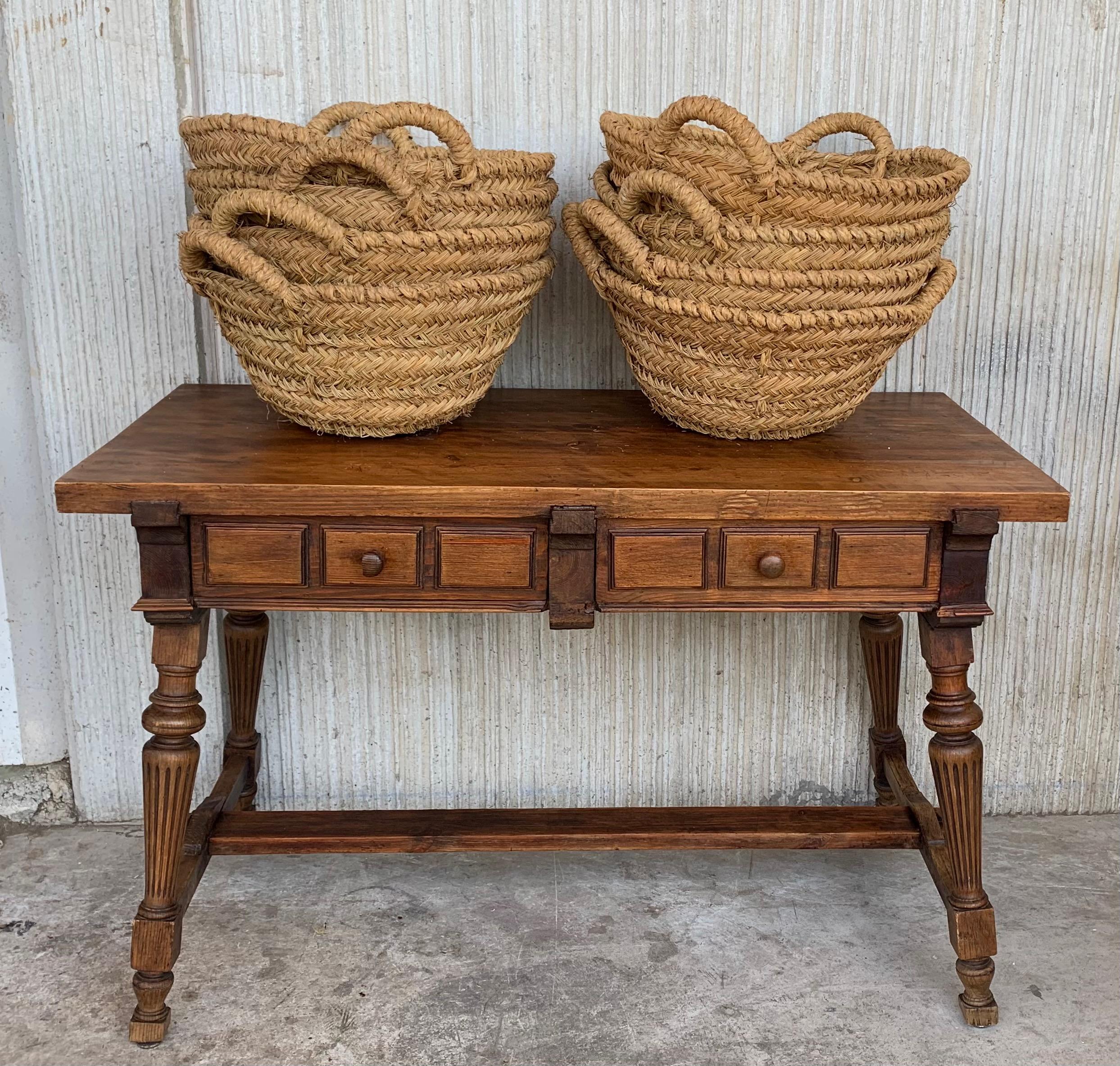 Rustic Spanish chateau champagne grape harvesting basket constructed from woven wicker reeds. Features a thick braided top with handles on each end 
 Perfect for decorating and display.

We have available 26 basquets.

 