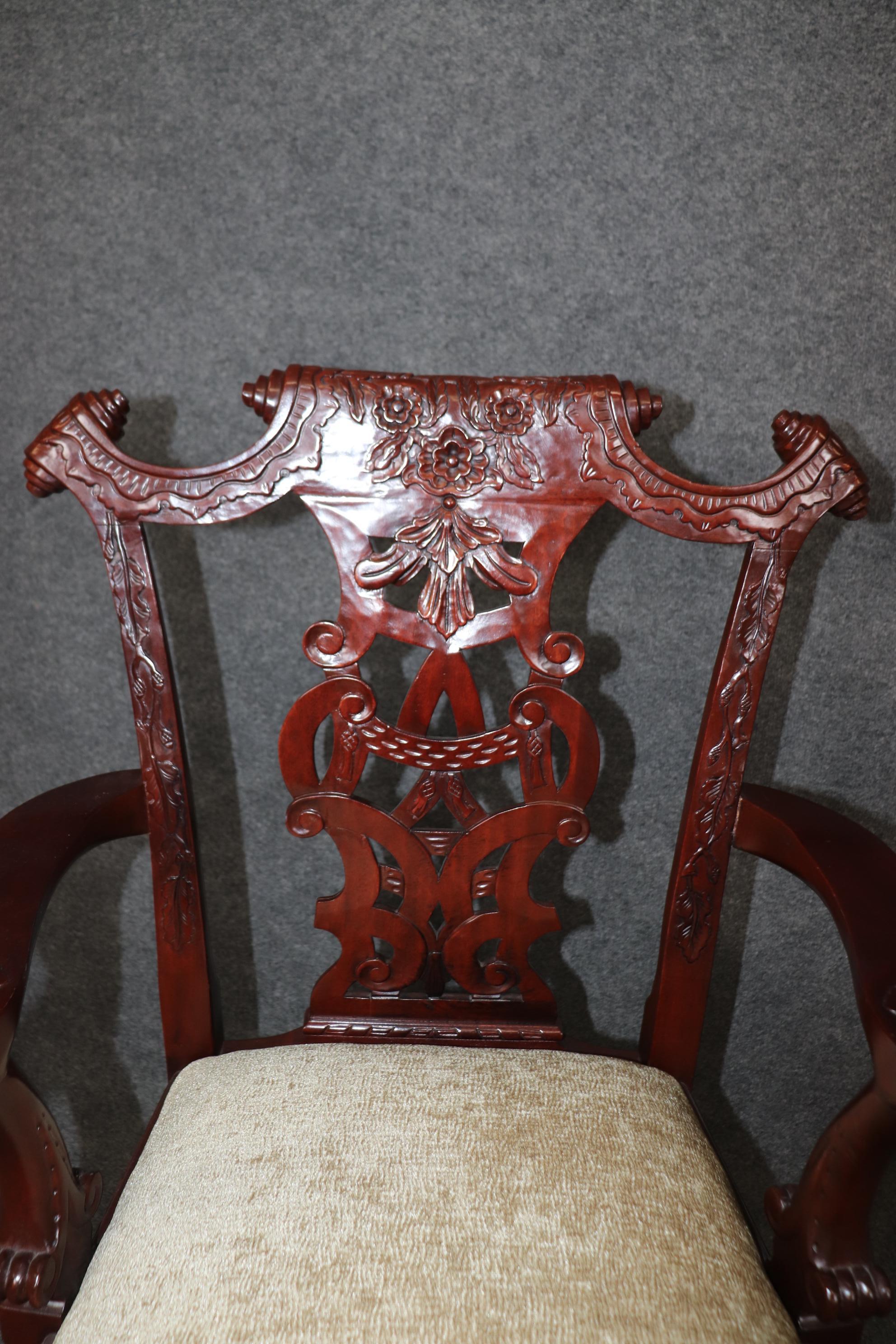 Ensemble de 8 spectaculaires chaises de salle à manger Chippendale en acajou massif sculpté avec soin en vente 8