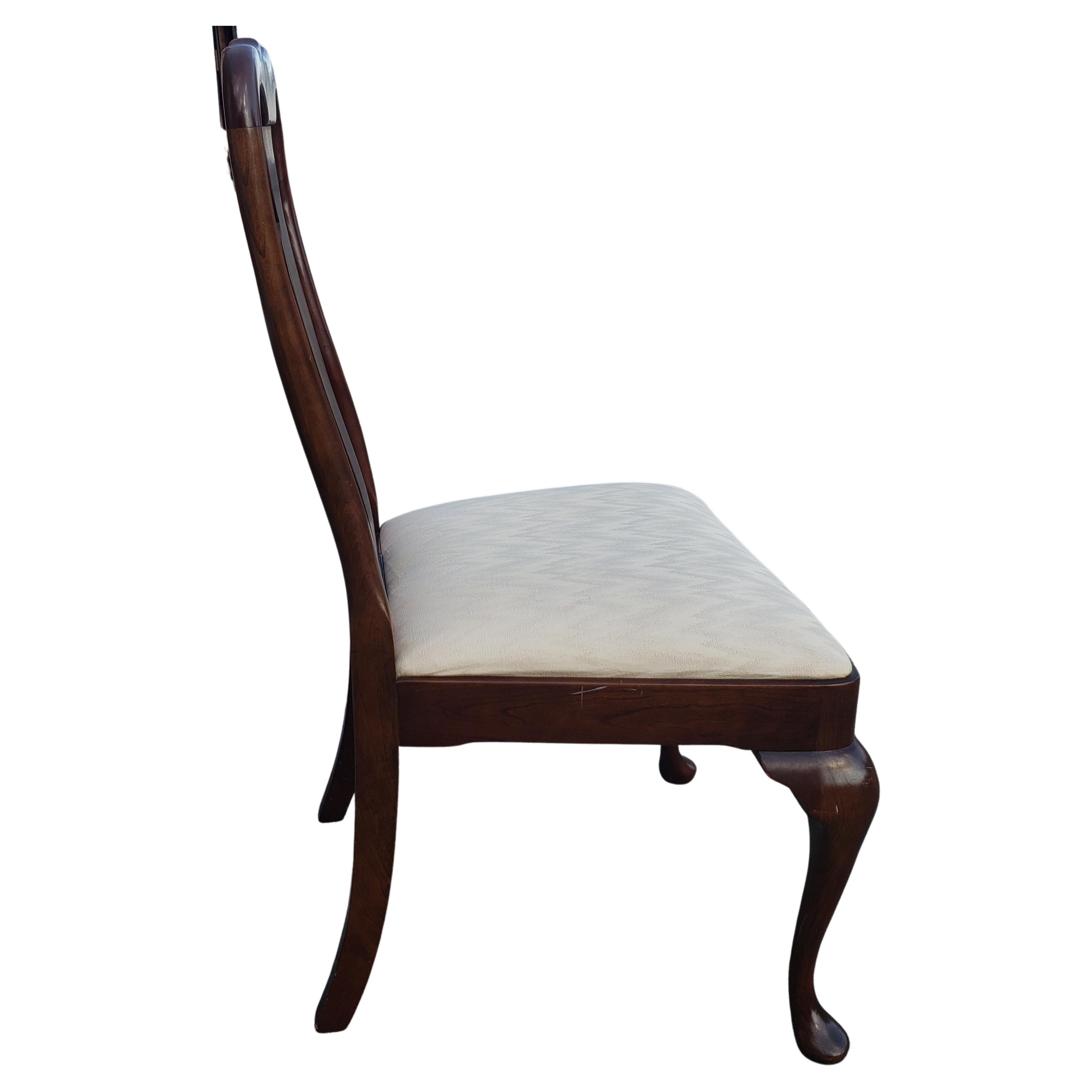 20th Century Set of 8 Stickley Queen Anne Anniversary Cherry Dining Chairs, circa 1989