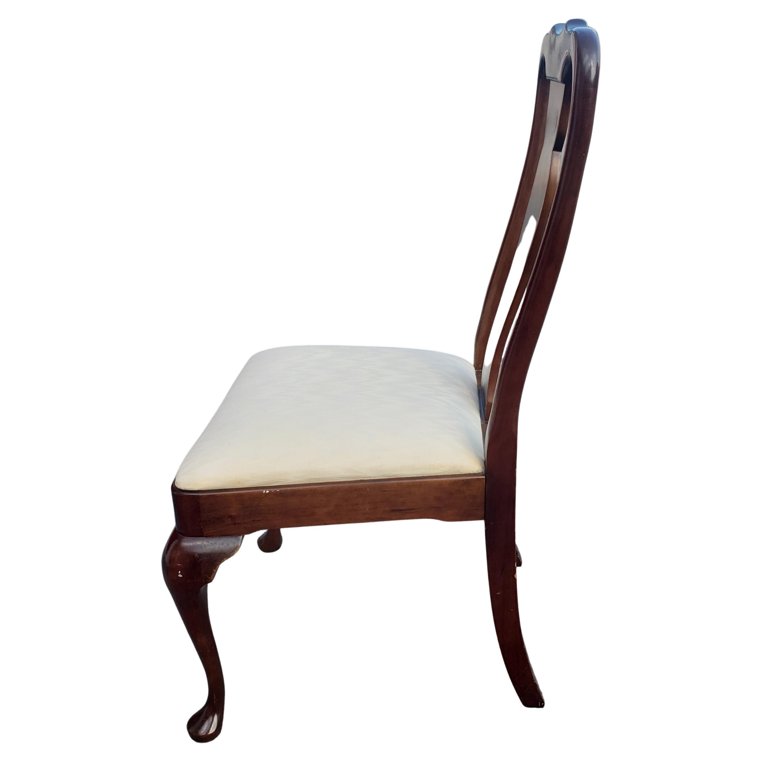 Upholstery Set of 8 Stickley Queen Anne Anniversary Cherry Dining Chairs, circa 1989
