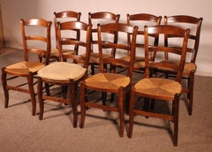 Satz von 8 Strohstühlen in Kirschholz