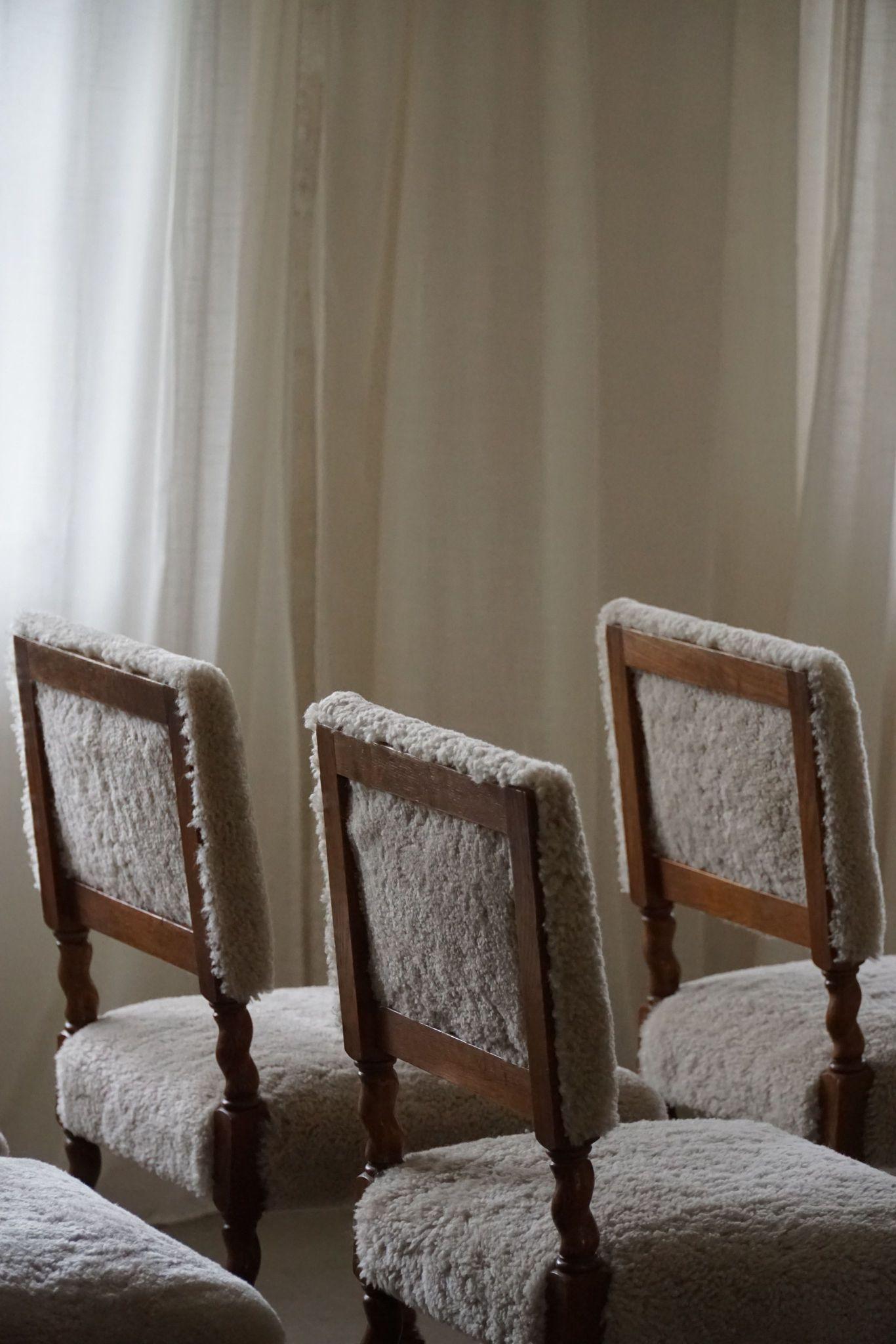 Hand-Crafted Set of 8 Swedish Baroque Style Dining Chairs, Reupholstered in Lambswool, 1920s
