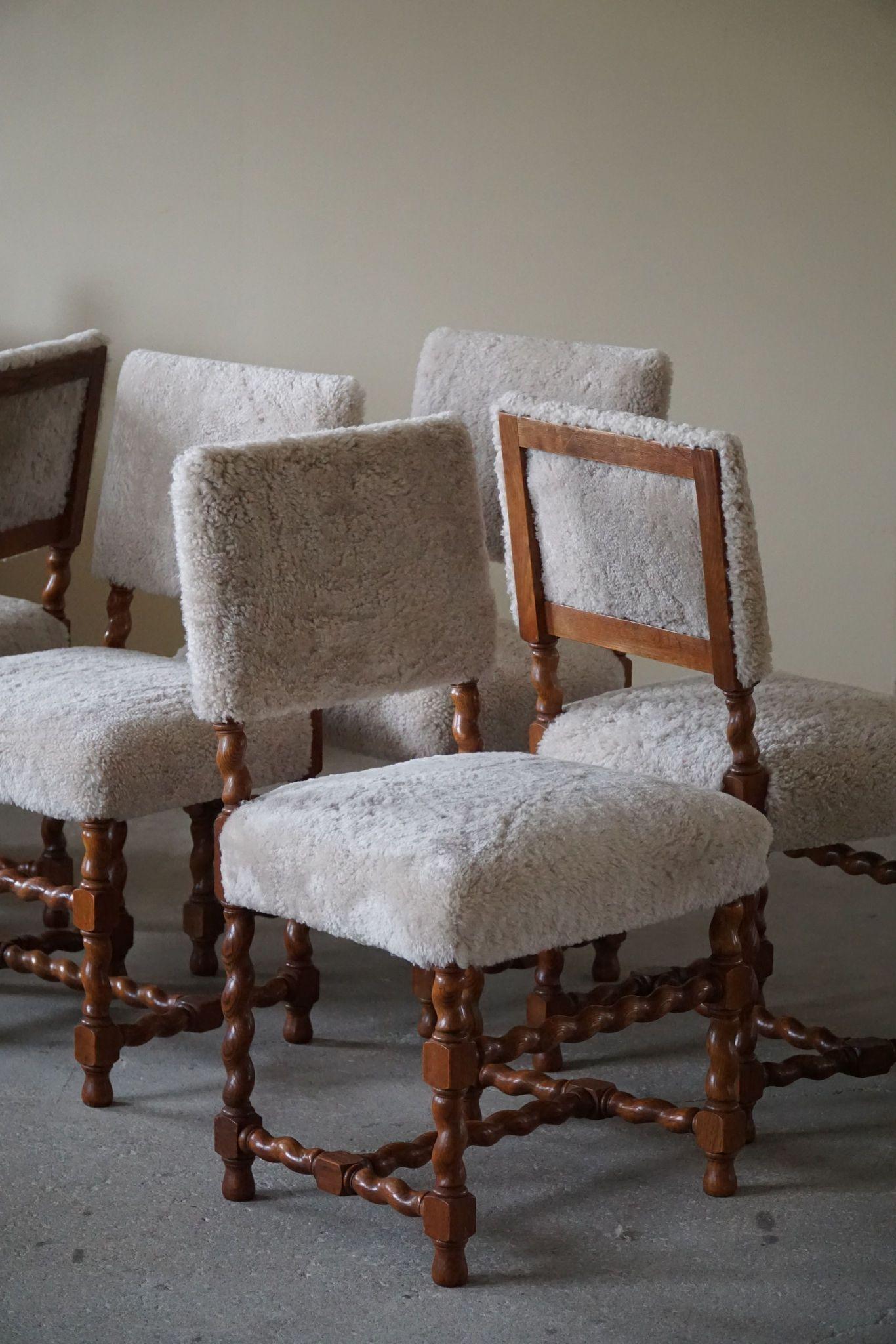 Set of 8 Swedish Baroque Style Dining Chairs, Reupholstered in Lambswool, 1920s In Good Condition In Odense, DK