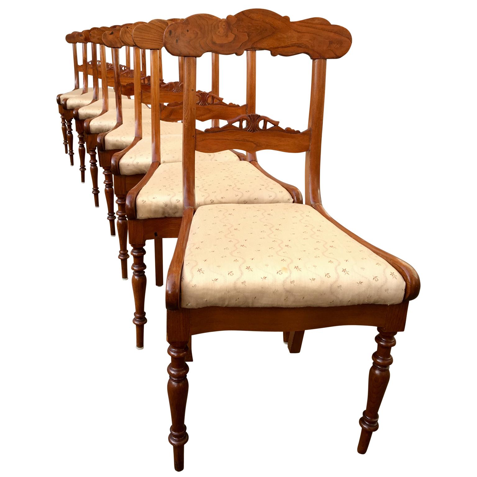 Set of 8 Swedish Biedermeier flaming tiger elm wood dining room chairs.
Original removable sits make it easier for next owner to provide its own chosen tissue on this Scandinavian set of chairs.