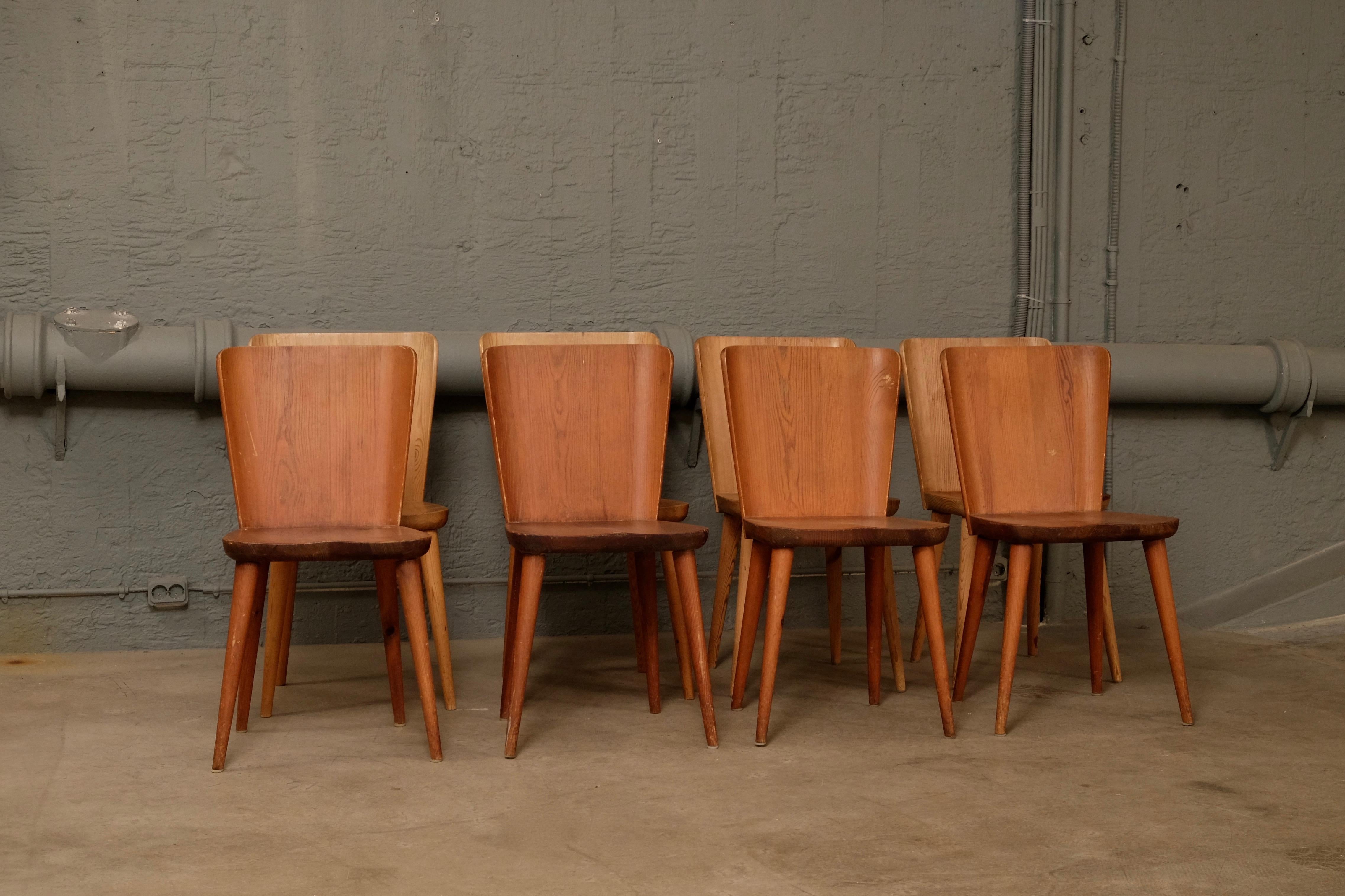 Scandinavian Modern Set of 12 Swedish Pine Chairs by Göran Malmvall, Svensk Fur, 1940s