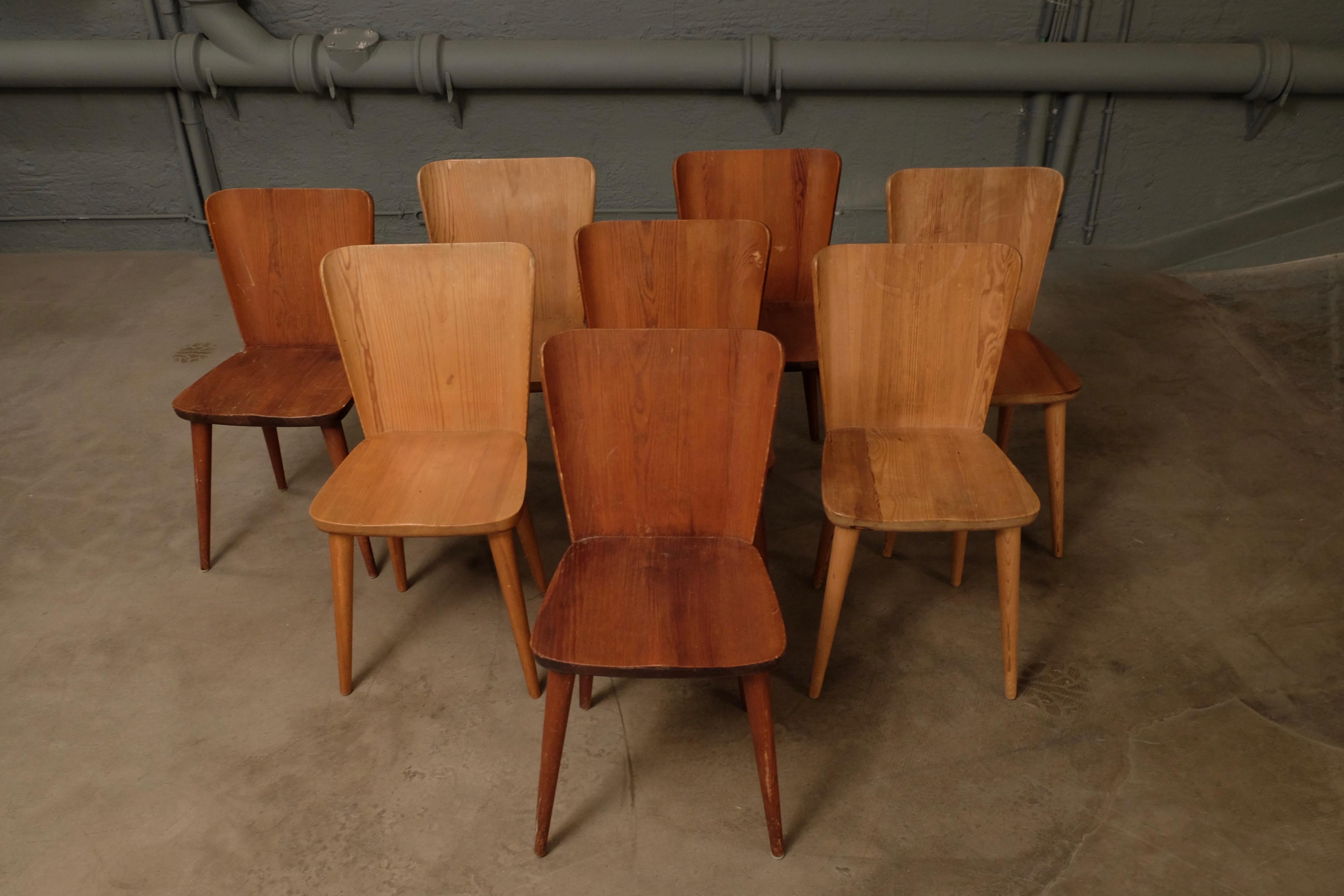 Mid-20th Century Set of 12 Swedish Pine Chairs by Göran Malmvall, Svensk Fur, 1940s