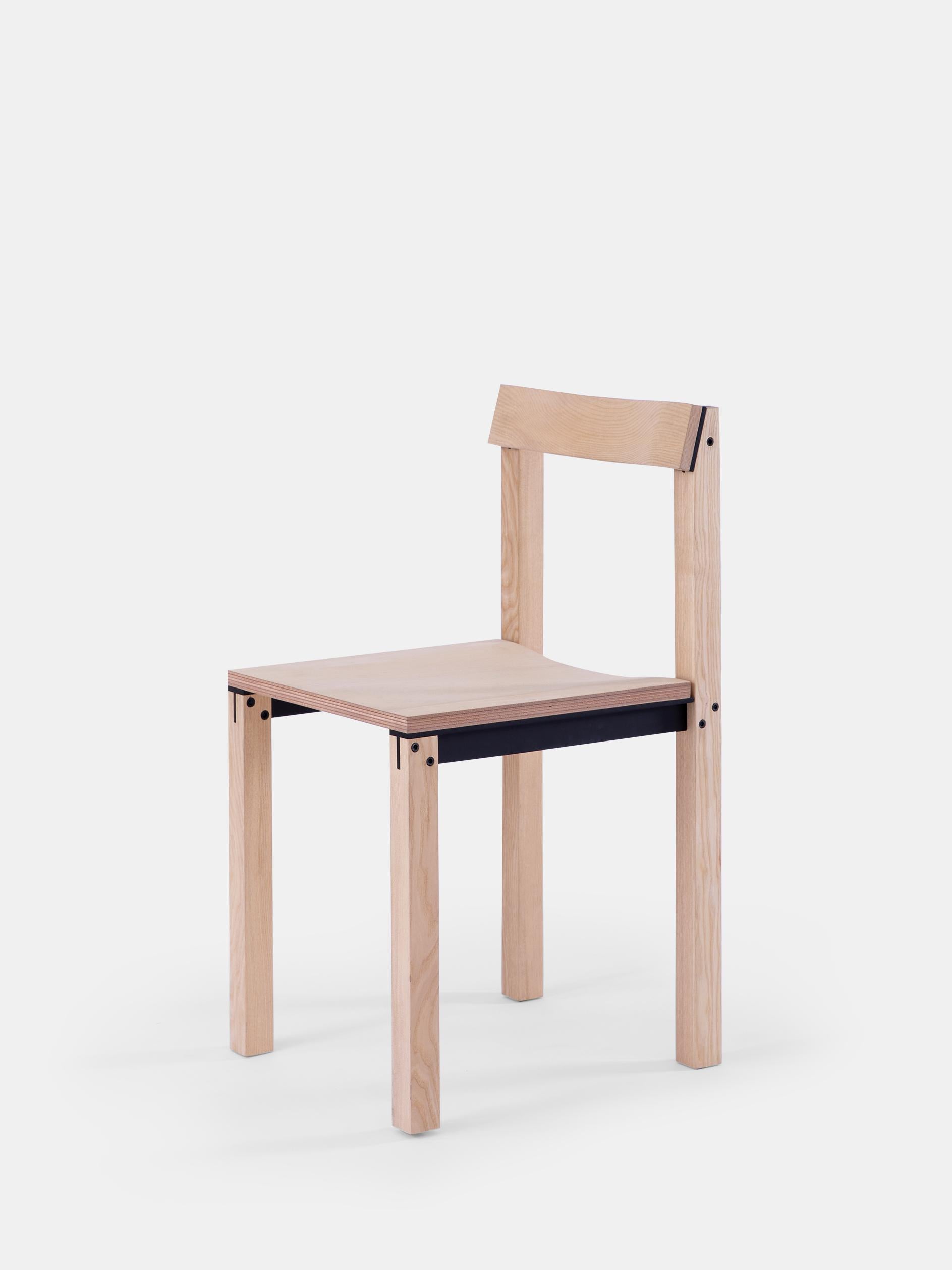Ensemble de 8 chaises Tal Ash par Kann Design
Dimensions : D 40 x L 44 x H 80 cm.
MATERIAL : Frêne naturel, aluminium.
Disponible dans d'autres finitions.

La chaise Tal conçue par Léonard Kadid est fabriquée en aluminium et en bois.
Les profils en