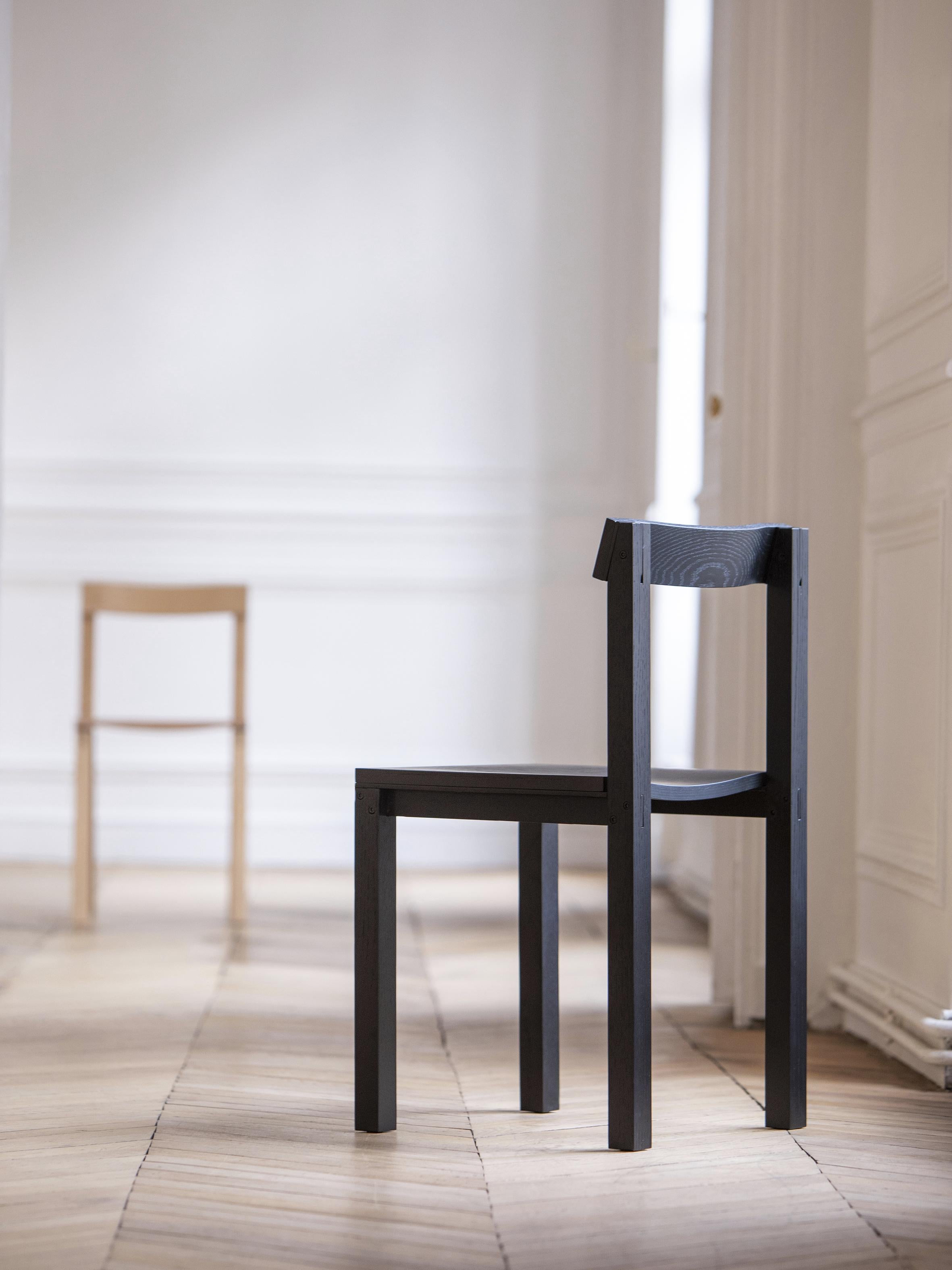Satz von 8 Stühlen aus schwarzer Eiche von Kann Design (Französisch) im Angebot
