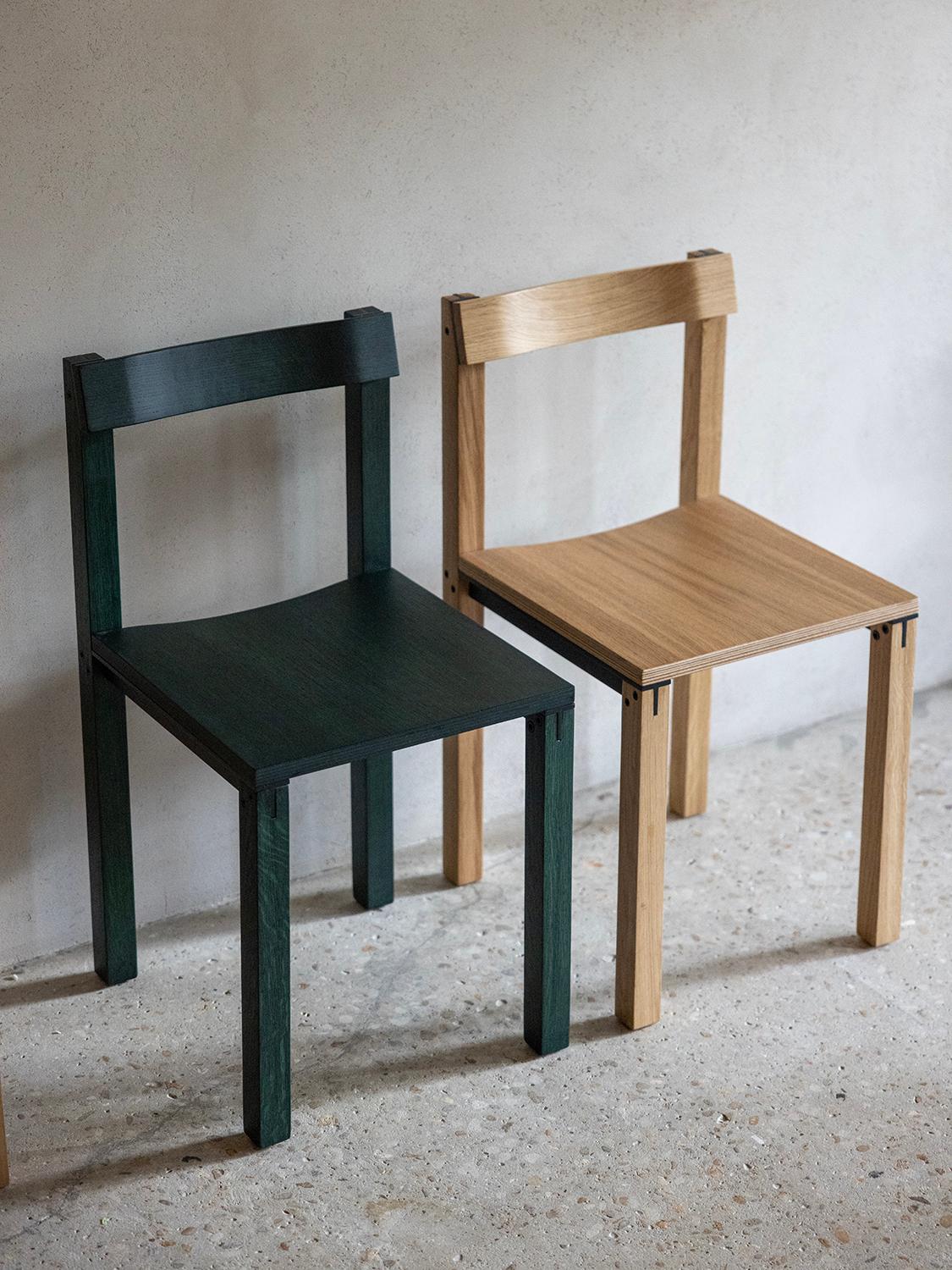Set of 8 Tal Green Oak Chairs by Kann Design In New Condition For Sale In Geneve, CH