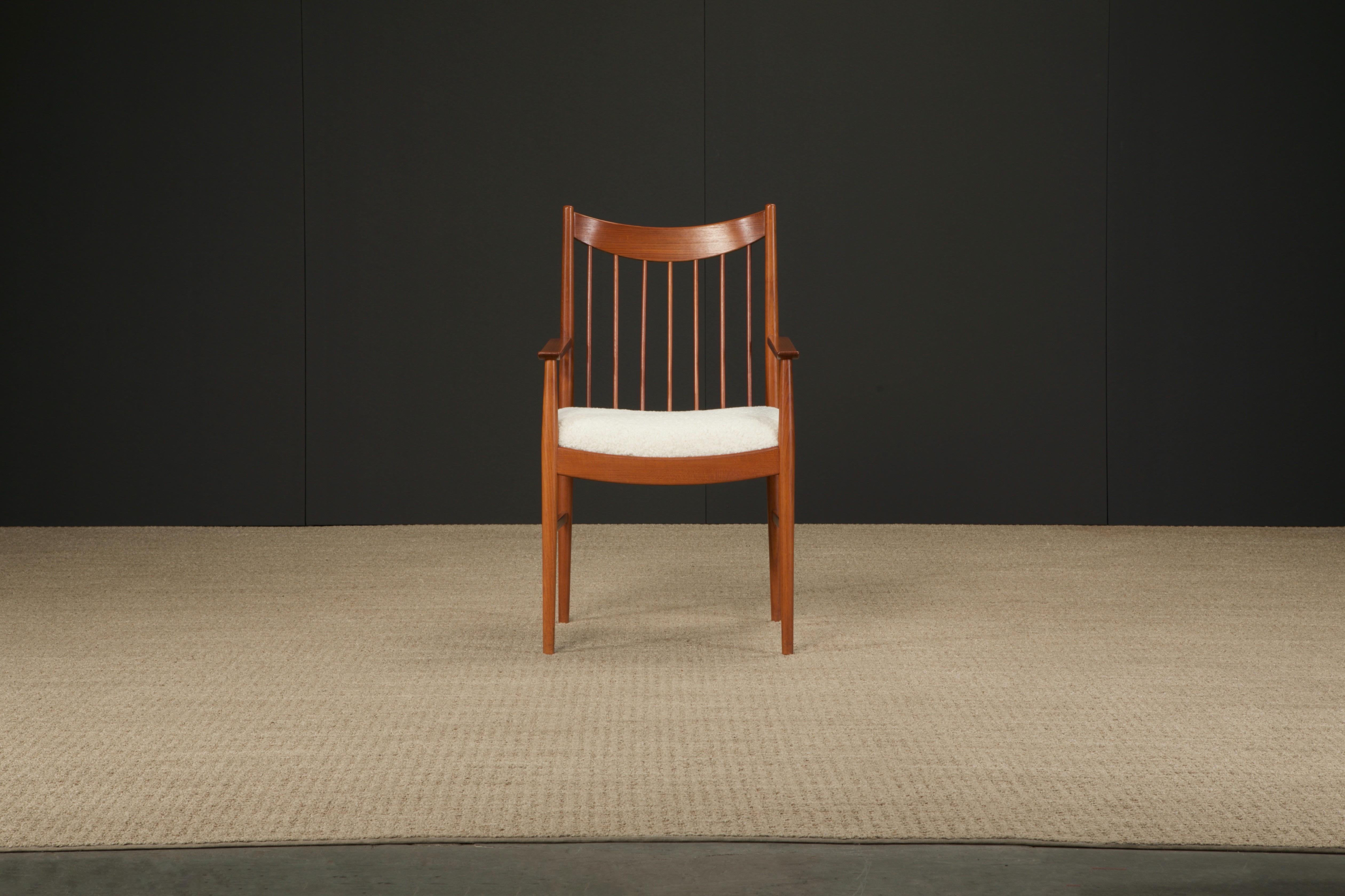 Bouclé Ensemble de 8 chaises de salle à manger en teck et bouclé par Arne Vodder pour Sibast, années 1960, Signé en vente