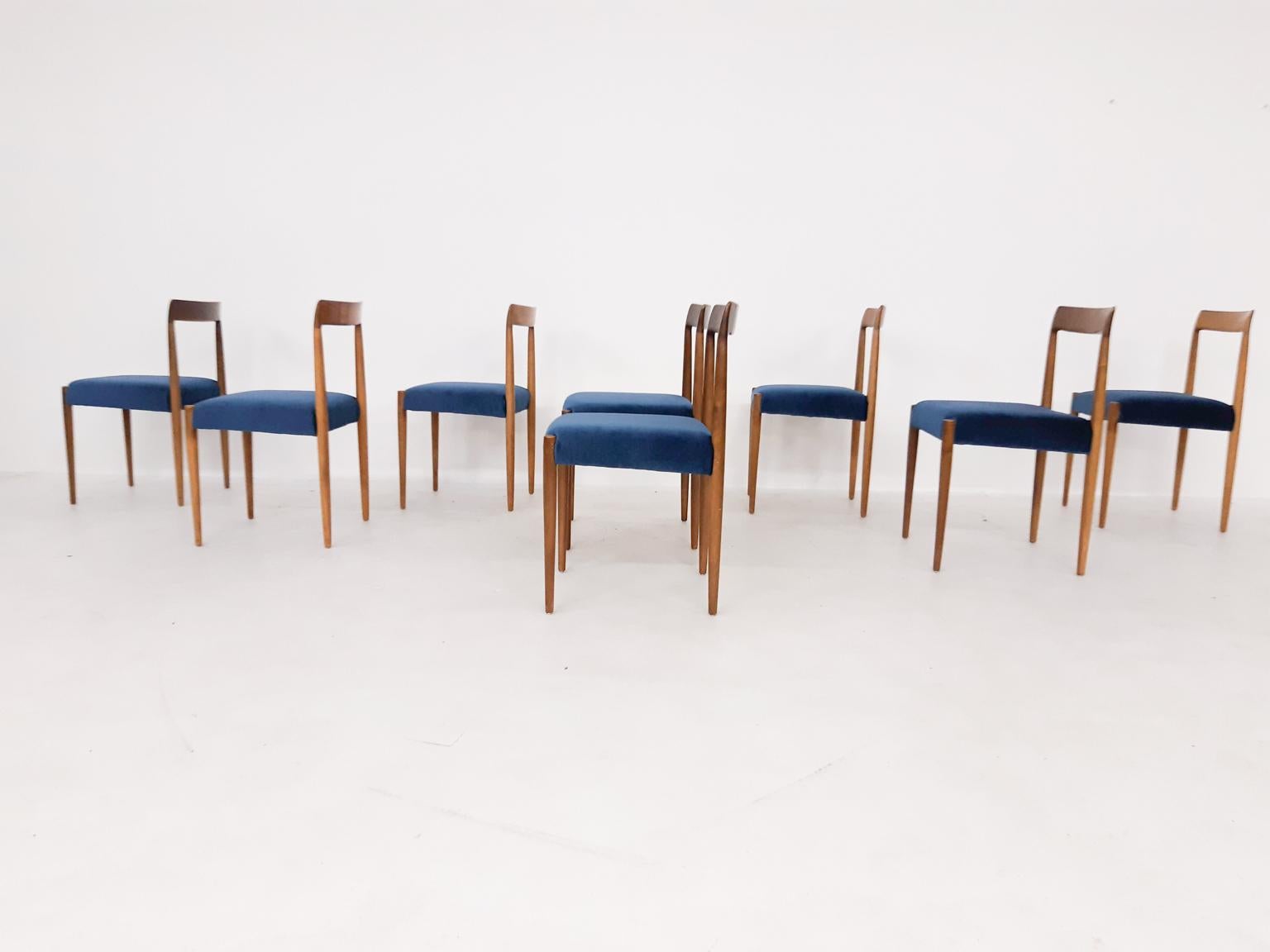 Set of 8 midcentury teak dining chairs by Lubke. Made in Germany in the 1960s.

In good condition with new petrol velvet upholstery.

Lubke was a German midcentury furniture producer. Heavily influenced by Danish designer like Niels Otto Moller,