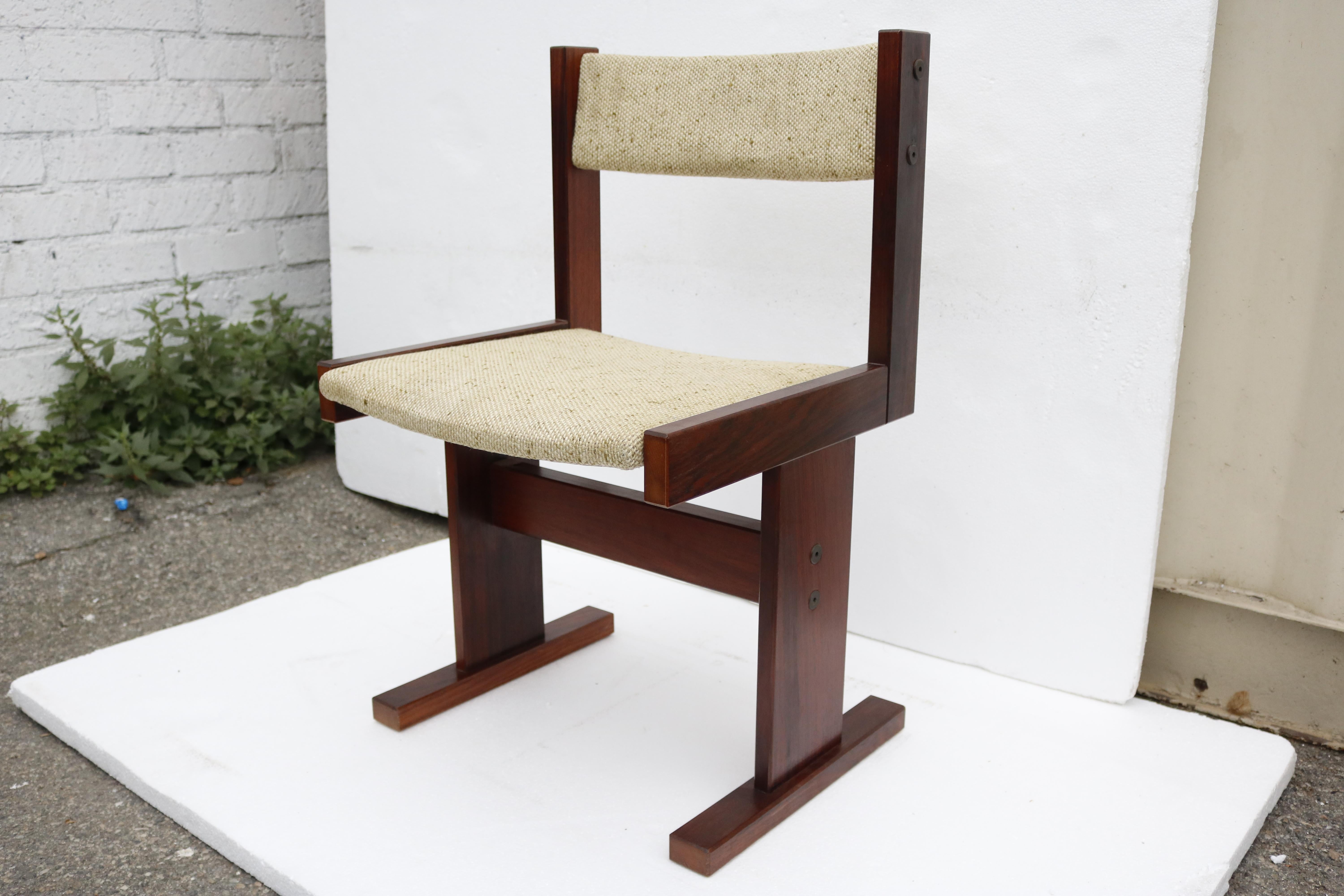 6 sturdy Danish dining chairs made of teak.
The price is for the set.