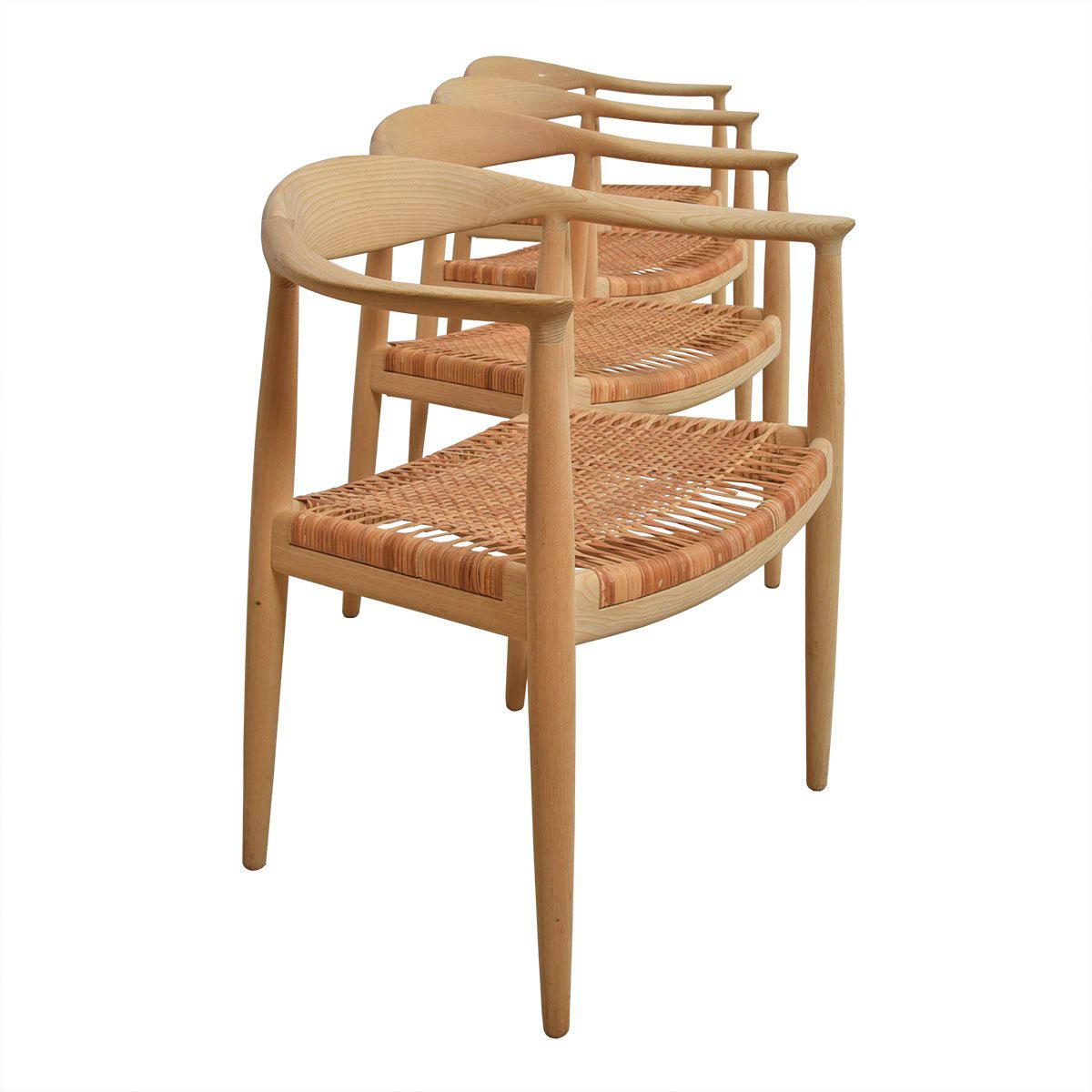 Satz von 8 Stühlen von Hans Wegner für PP Mobler

Zusätzliche Informationen:
Der von Hans Wegner entworfene PP503 Stuhl gilt als einer der typisch dänischen Entwürfe, die die modernistische Bewegung des mittleren Jahrhunderts im Bereich der