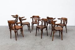 Ensemble de 8 chaises bistro en bois de Bentwood de style Thonet par Drevounia:: années 1950
