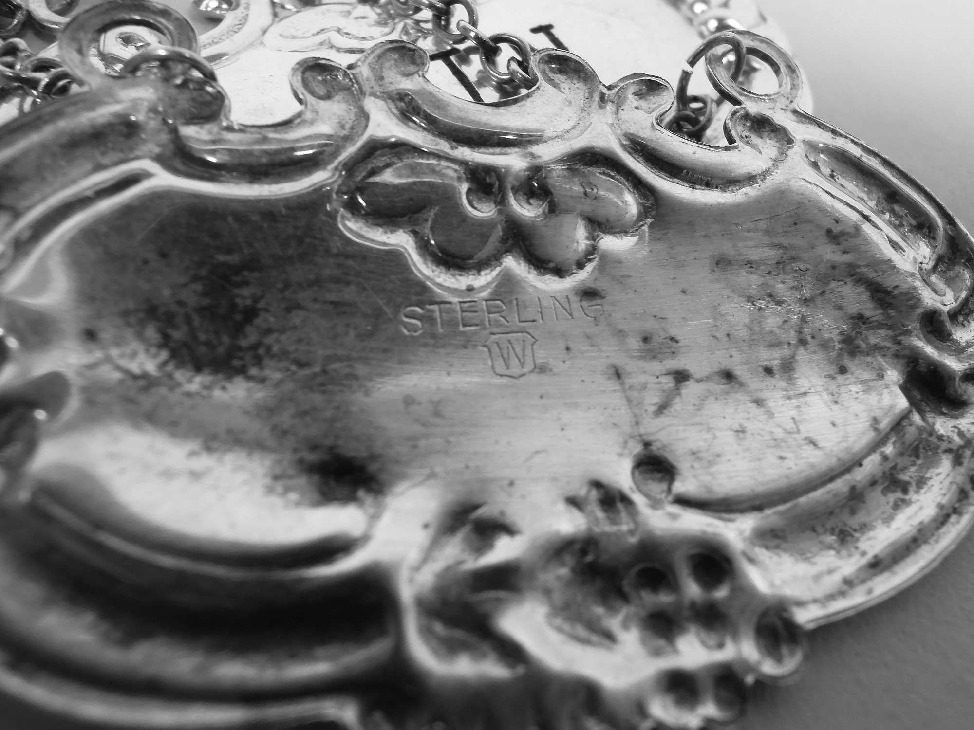 Set di 8 etichette per liquori tradizionali in argento sterling per tutti i principali tipi di bevande. 3