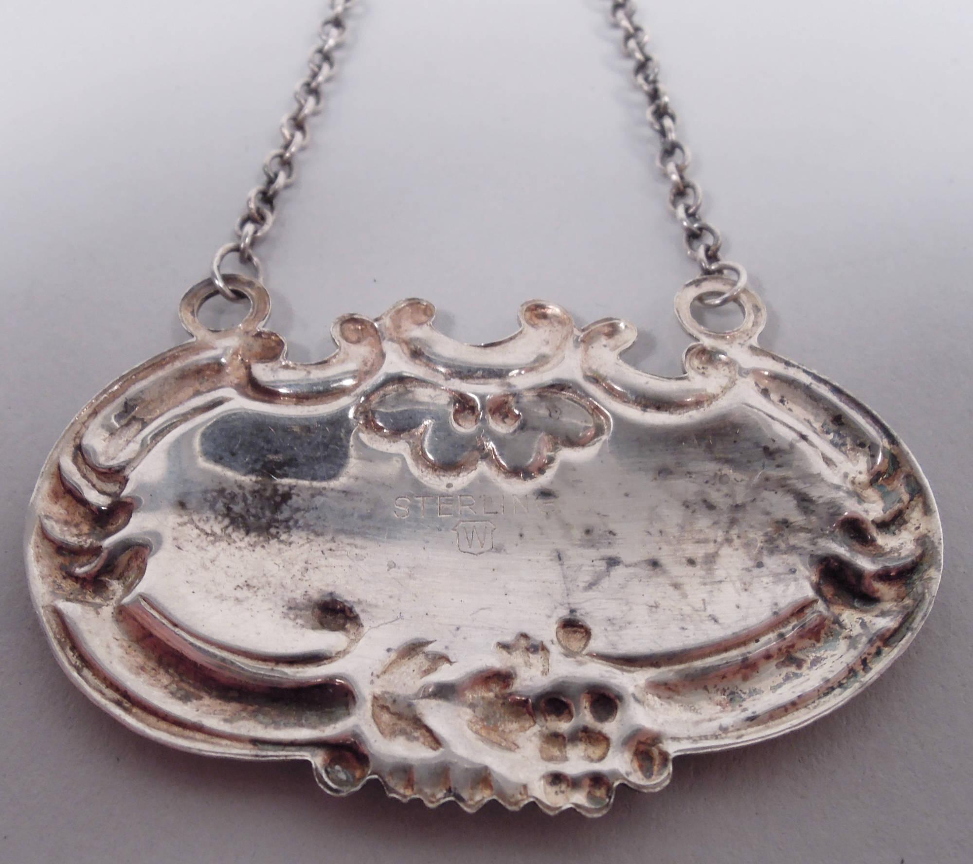 Goffrato Set di 8 etichette per liquori tradizionali in argento sterling per tutti i principali tipi di bevande.