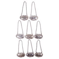 Set di 8 etichette per liquori tradizionali in argento sterling per tutti i principali tipi di bevande.